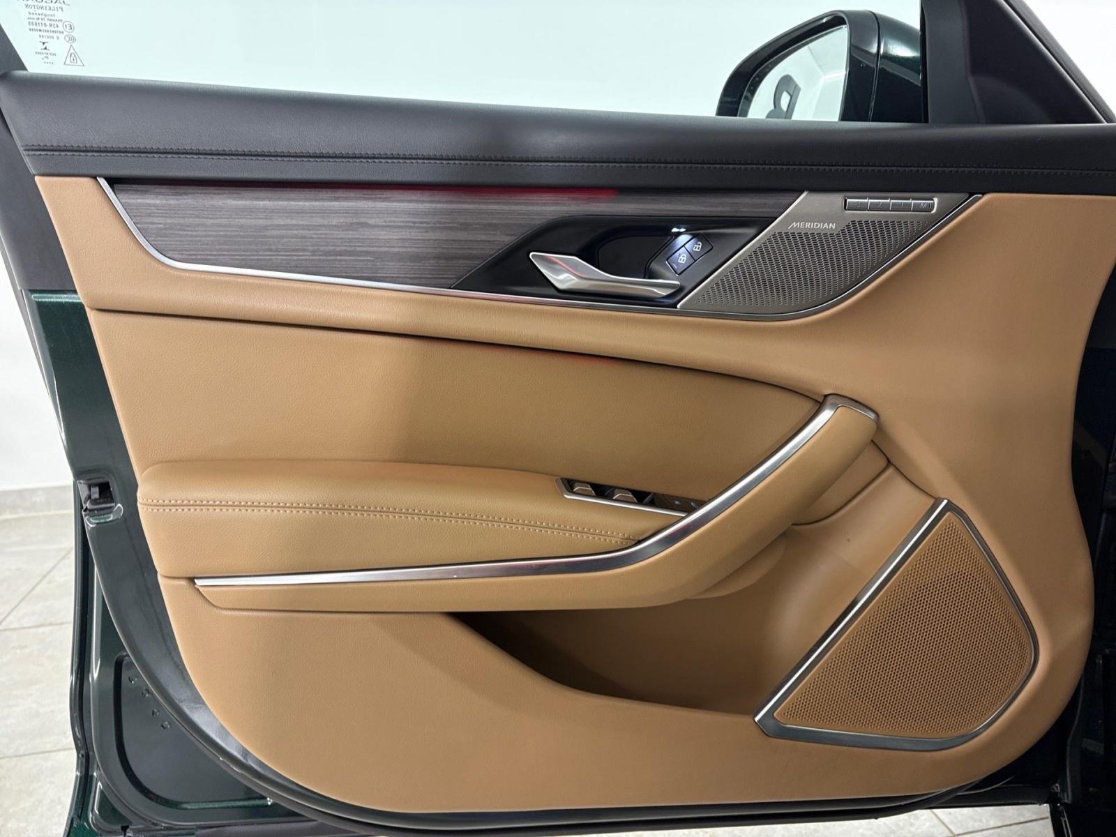 Jaguar XF LIMITED D204 AWD A8 - 3 godine jamstva, fotografija 14