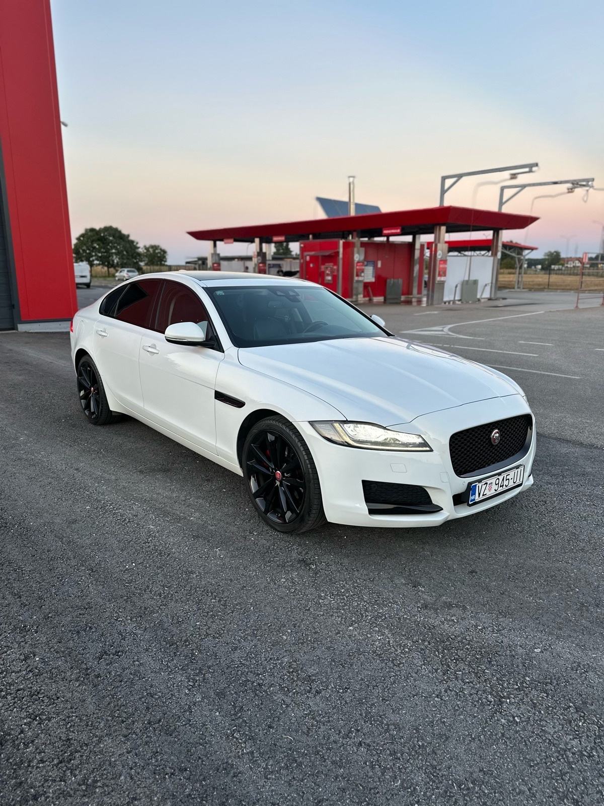 Jaguar XF novi motor, automatik, panorama, CarPlay, 20”.., fotografija 6