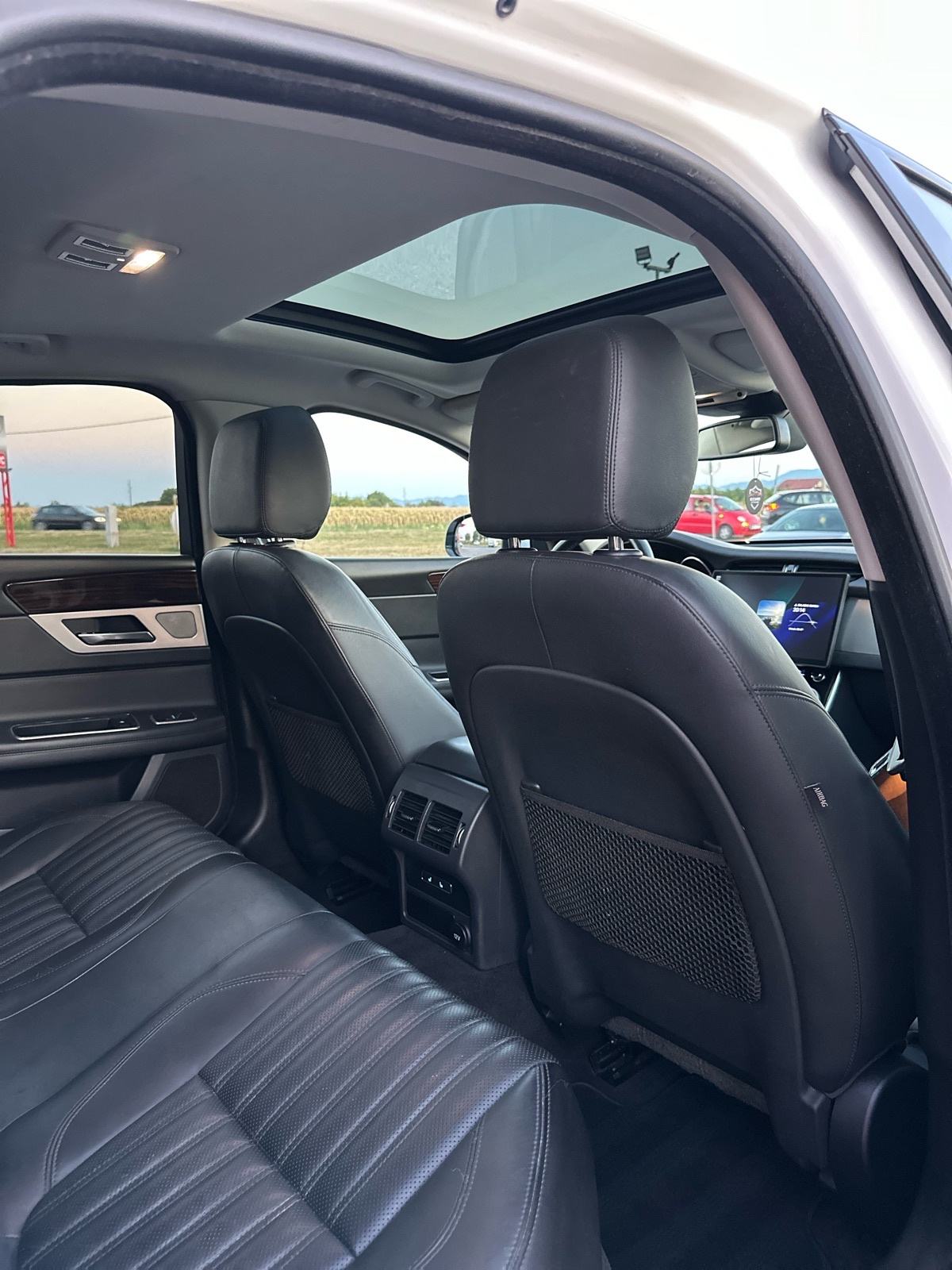 Jaguar XF novi motor, automatik, panorama, CarPlay, 20”.., fotografija 9