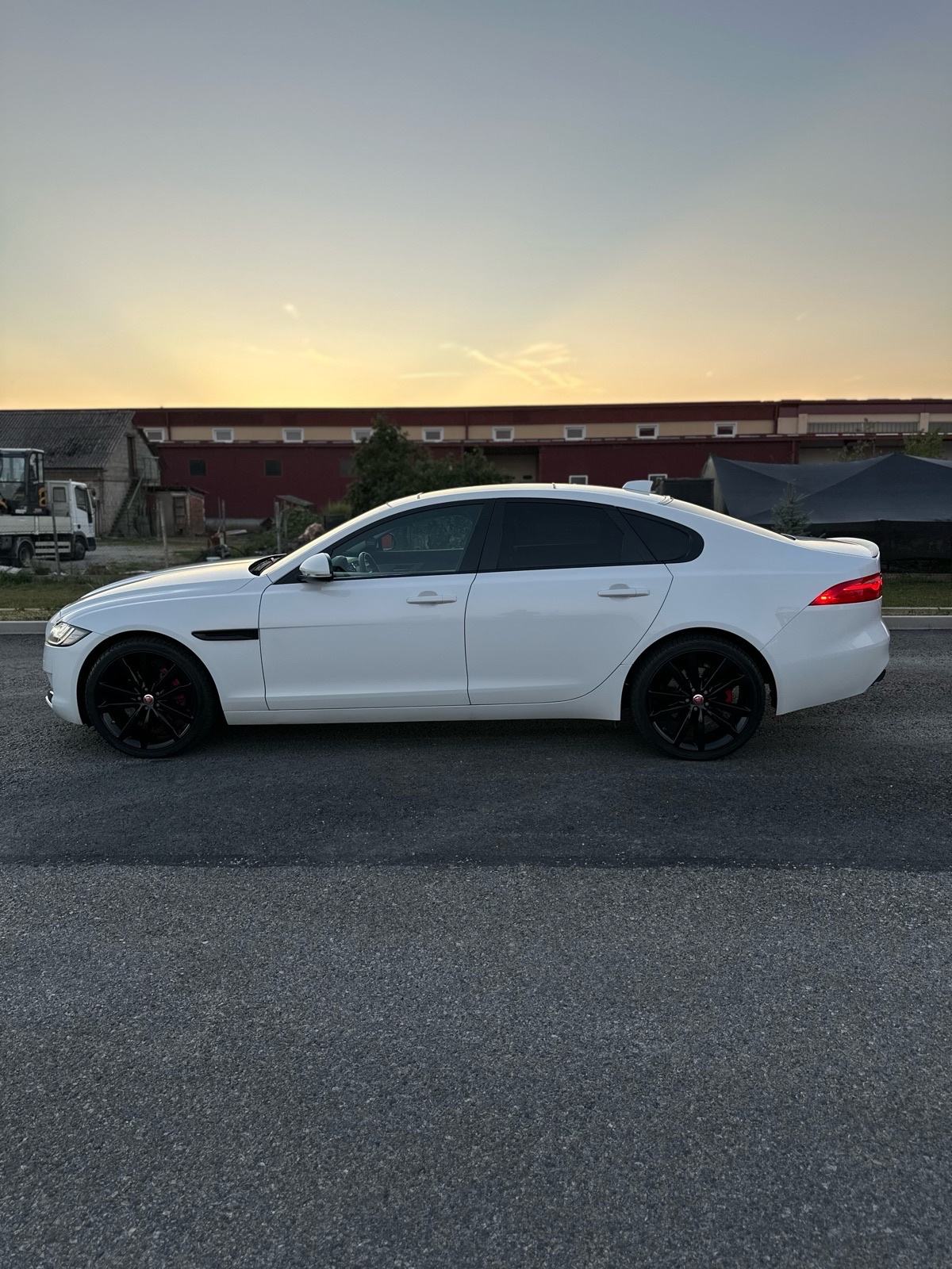 Jaguar XF novi motor, automatik, panorama, CarPlay, 20”.., fotografija 2