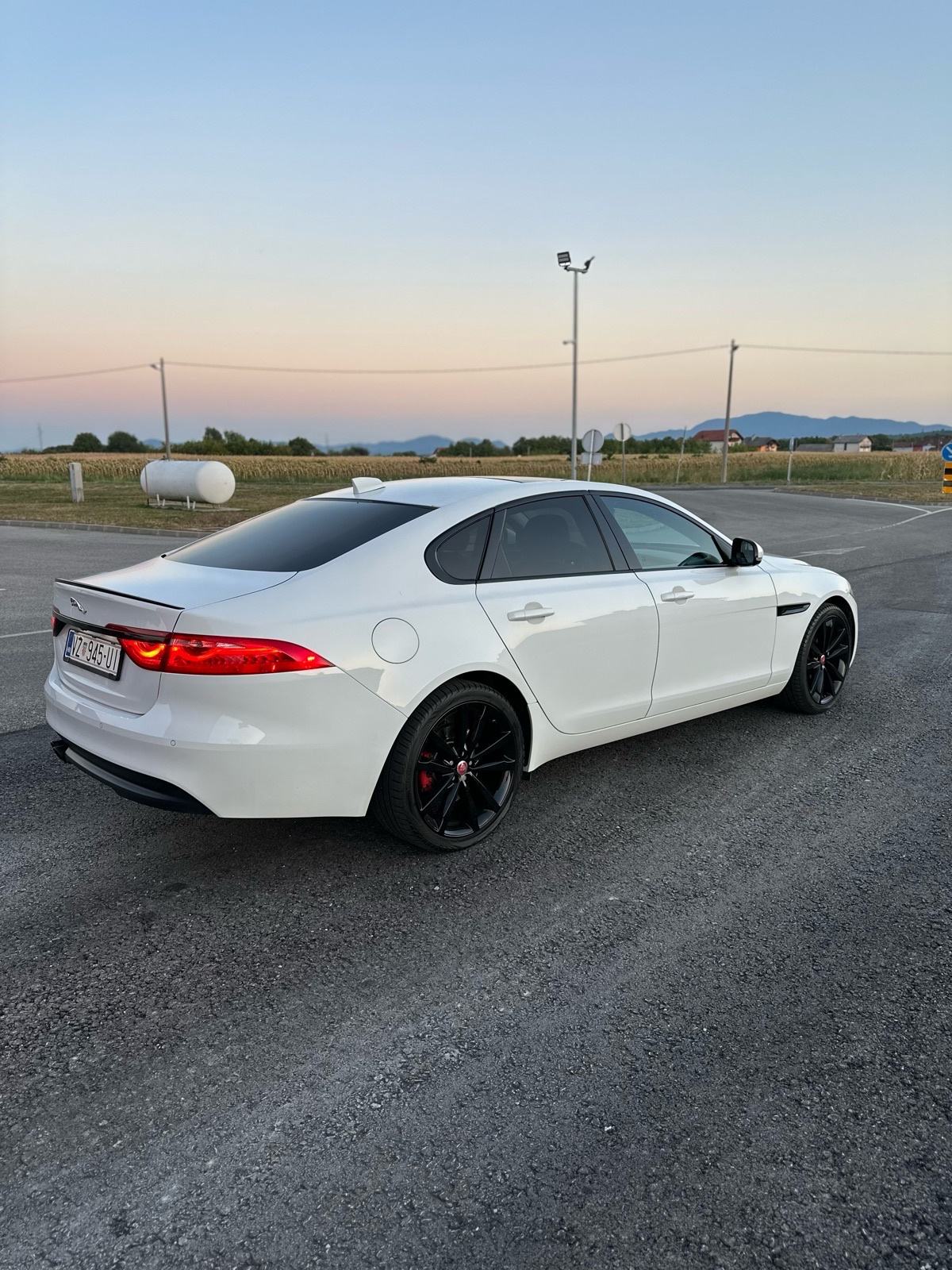 Jaguar XF novi motor, automatik, panorama, CarPlay, 20”.., fotografija 4