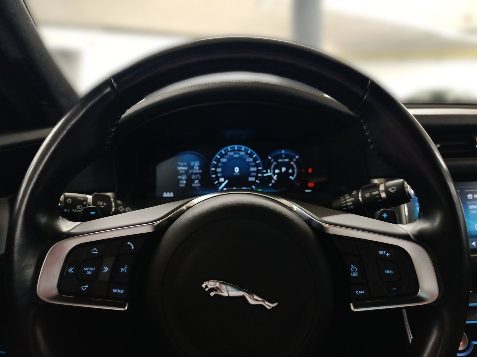 Jaguar XF PRESTIGE 2.0D 180 AWD - 3 godine jamstva, fotografija 15