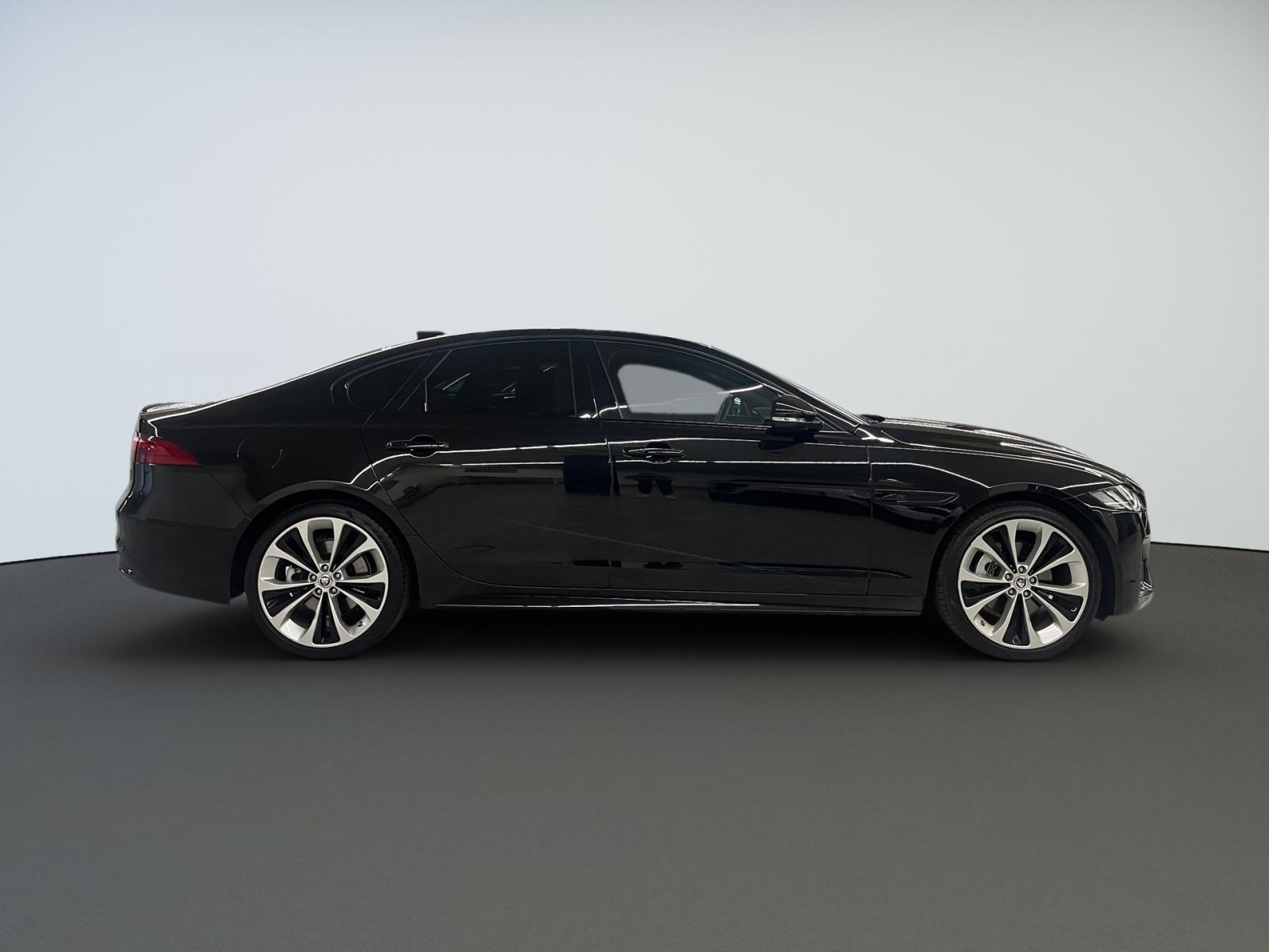 Jaguar XF R-DYNM SE 2.0 204HP A8 MHEV, fotografija 3