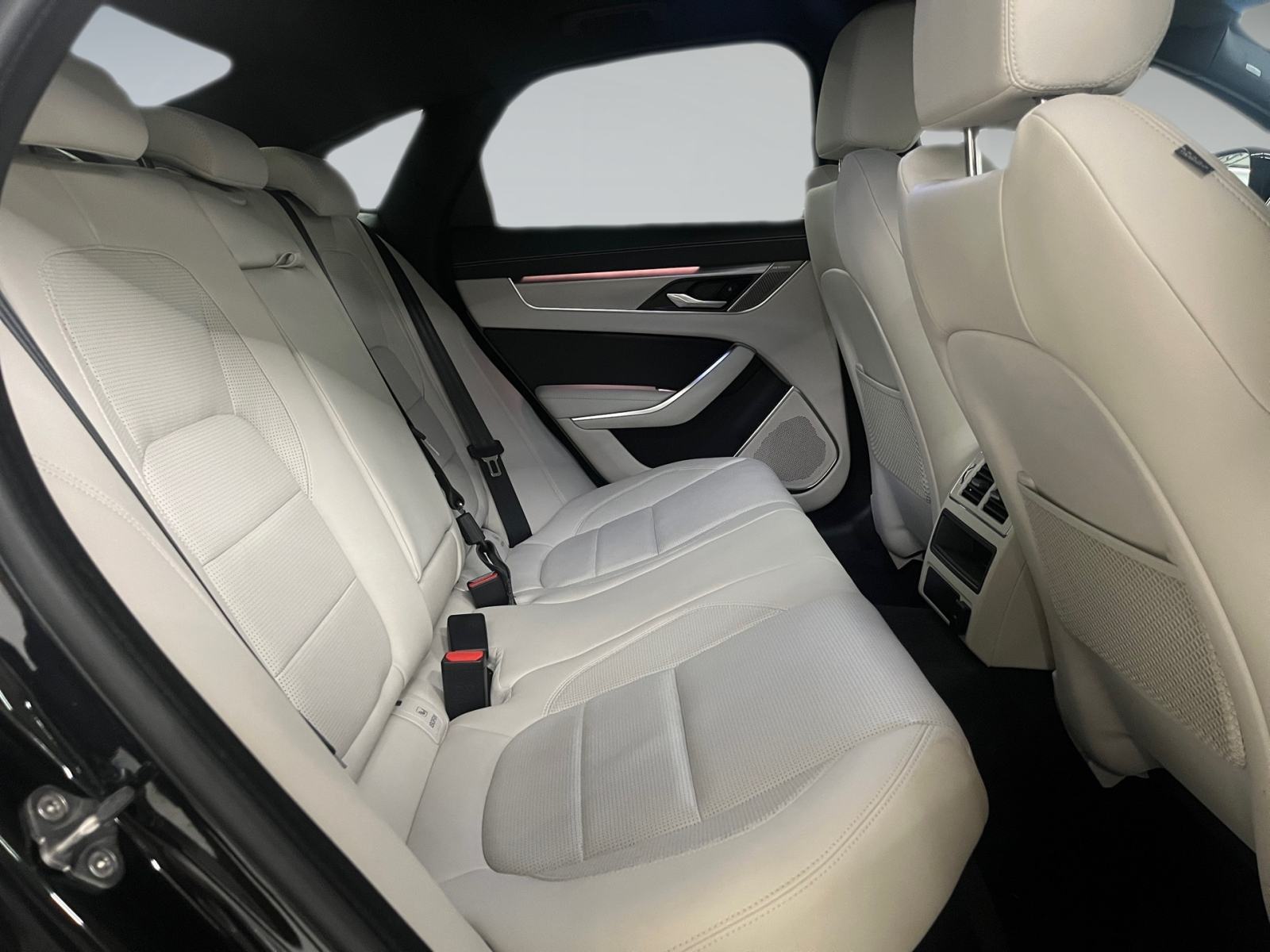 Jaguar XF R-DYNM SE 2.0 204HP A8 MHEV, fotografija 8