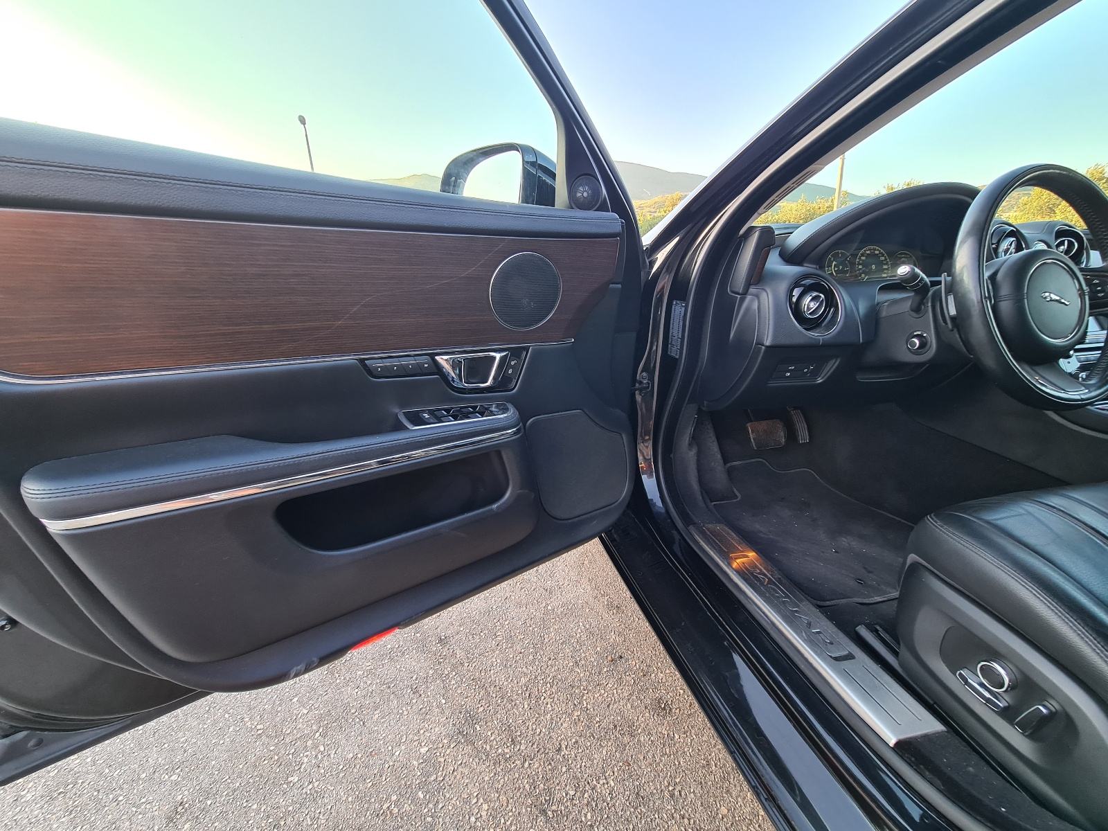 Jaguar XJ 3,0 V6 automatik* servisna knjiga* 2 seta felgi* panorama, fotografija 16