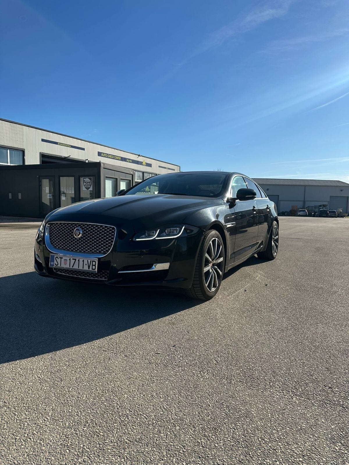 Jaguar XJ 3,0 V6 automatik* servisna knjiga* 2 seta felgi* panorama, fotografija 2