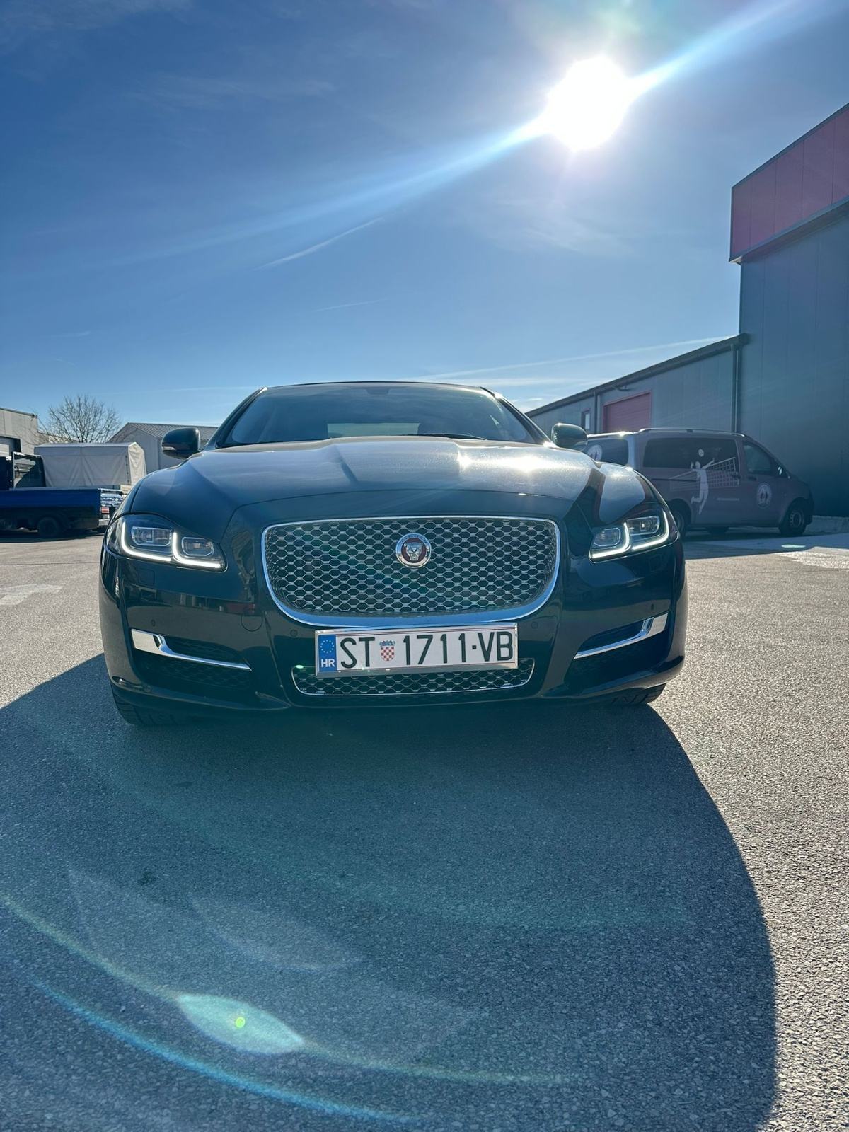 Jaguar XJ 3,0 V6 automatik* servisna knjiga* 2 seta felgi* panorama, fotografija 10