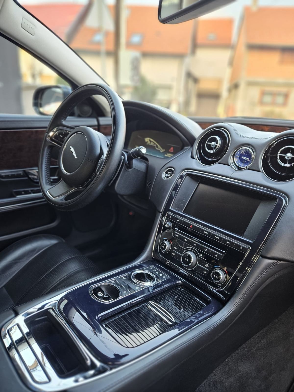 Jaguar XJ 3,0 V6 SWB, pogled izvana - slika 2