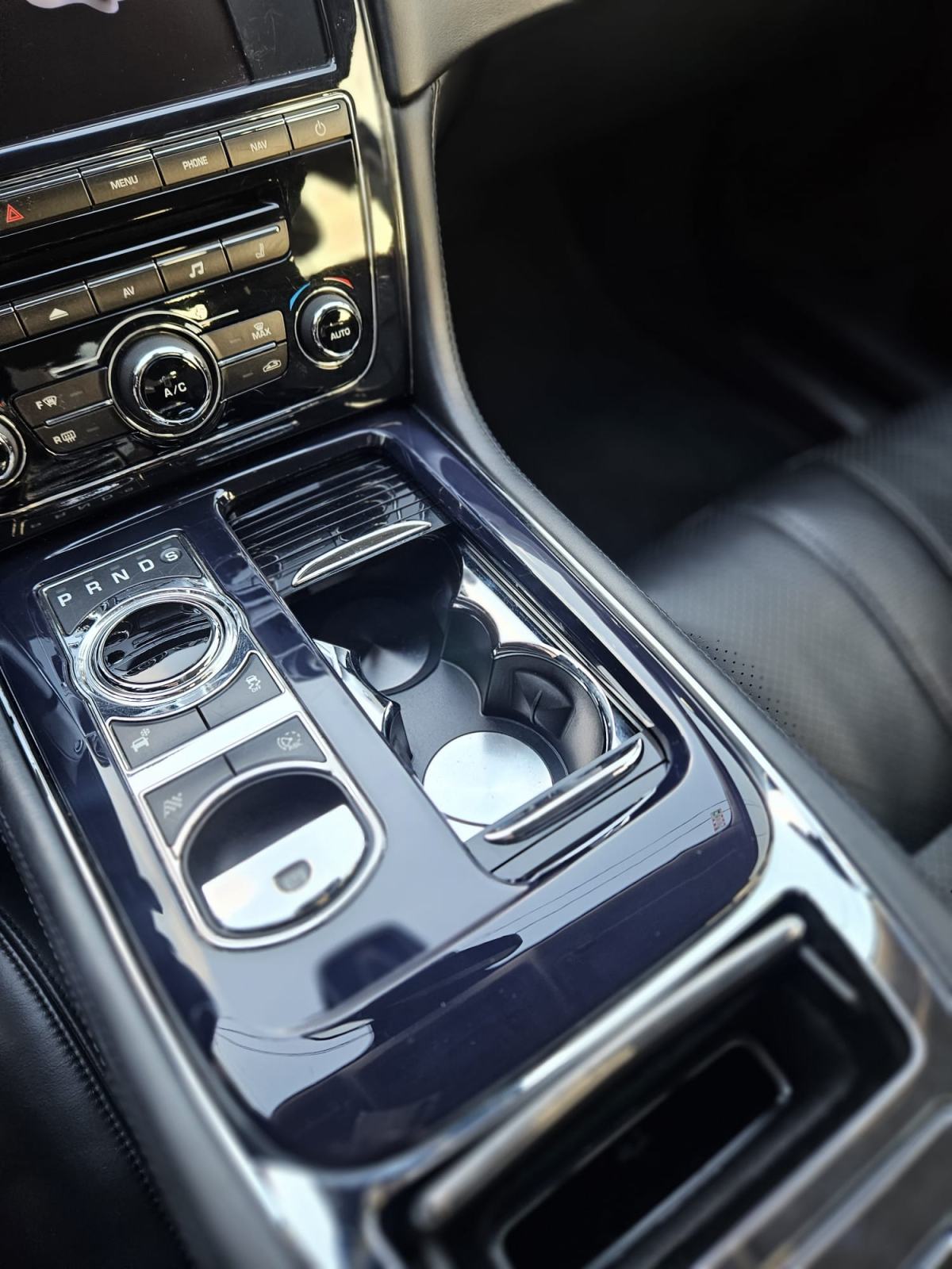 Jaguar XJ 3,0 V6 SWB, fotografija 6