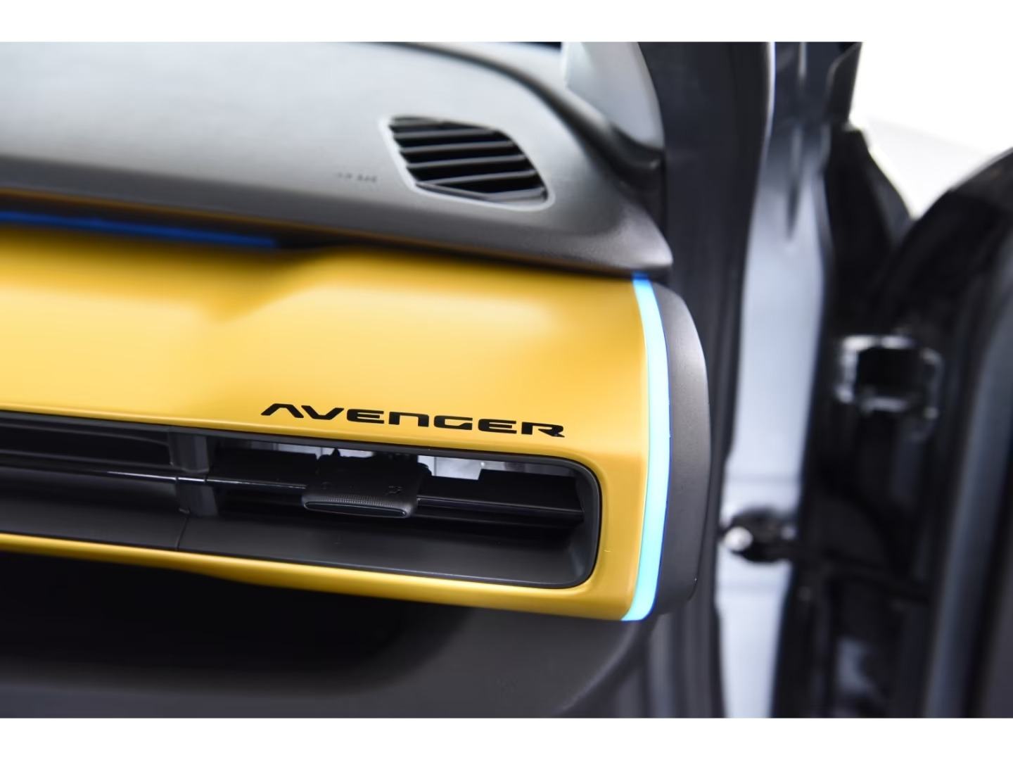 Jeep Avenger ELECTRIC 54 kWh SUMMIT WLTP 400KM KAMERA 360 ACC WEBASTO, fotografija 16