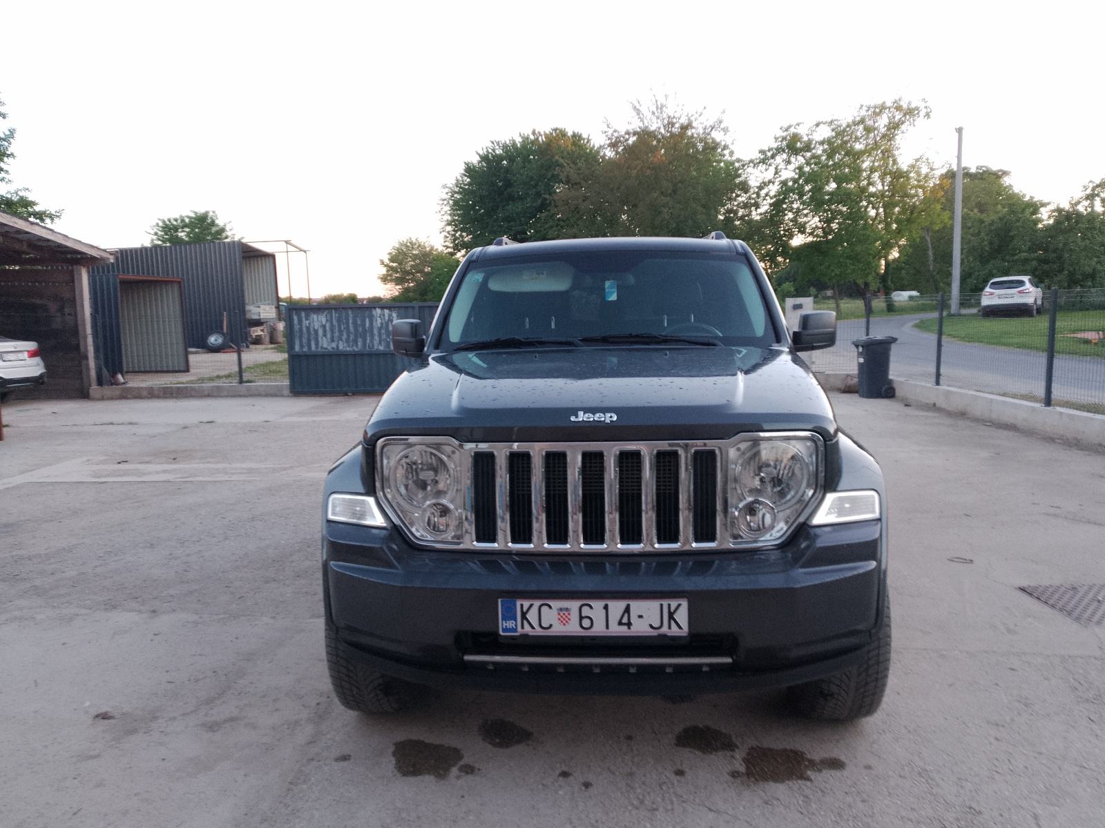 Jeep Cherokee 2,8 CRD limited automatik, fotografija 9