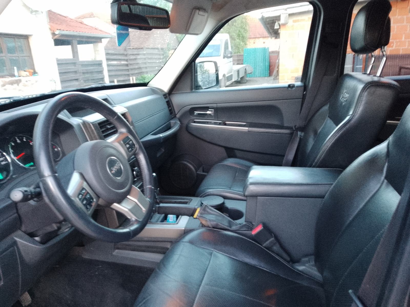 Jeep Cherokee 2,8 CRD limited automatik, fotografija 2