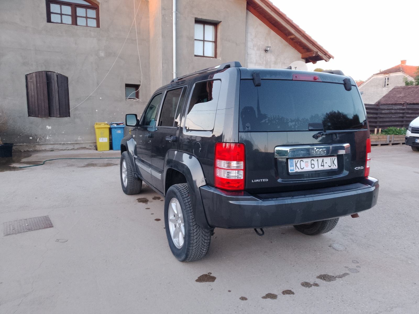 Jeep Cherokee 2,8 CRD limited automatik, fotografija 12