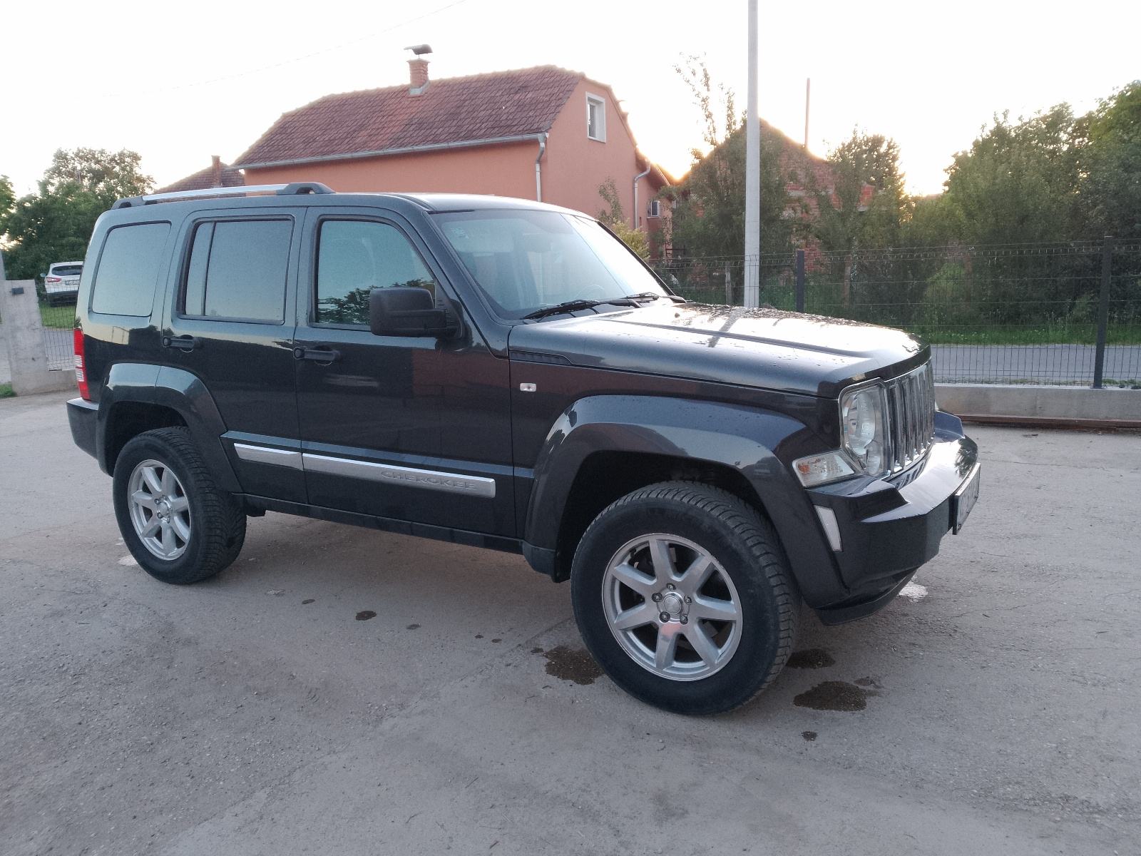 Jeep Cherokee 2,8 CRD limited automatik, fotografija 13