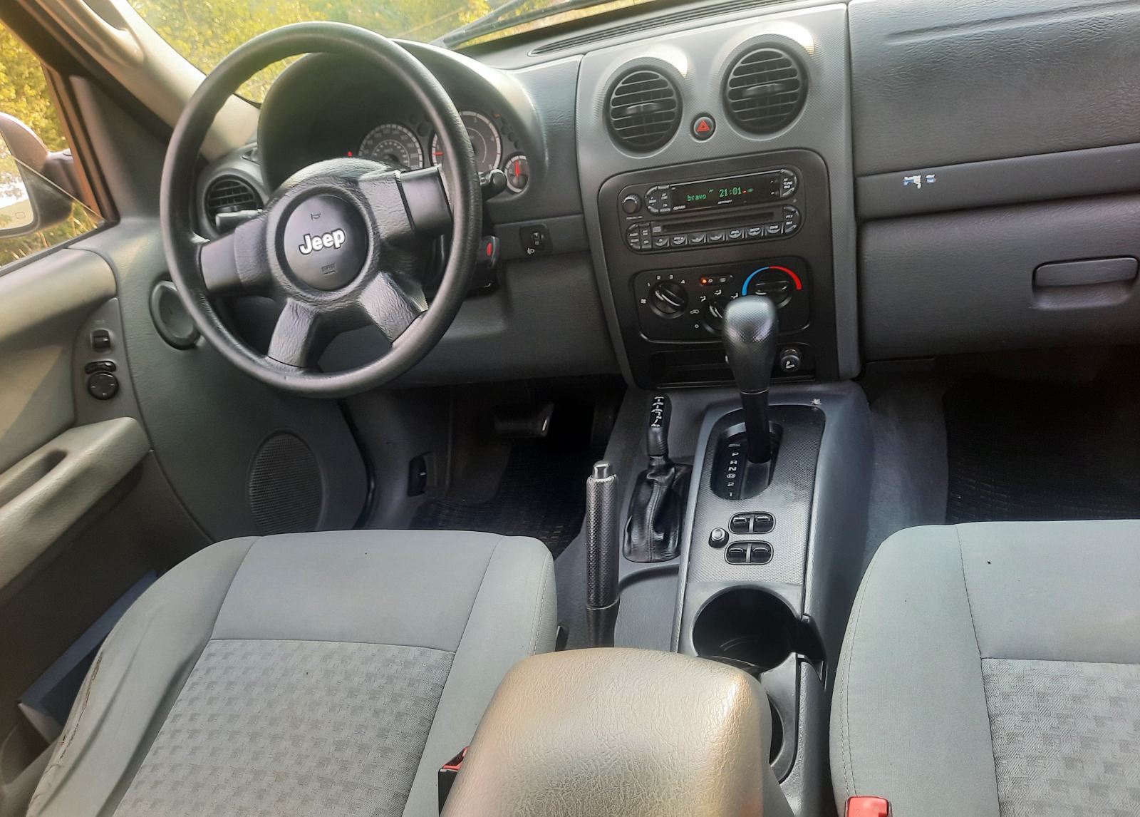 Jeep Cherokee 2,8 Sport CRD, fotografija 3