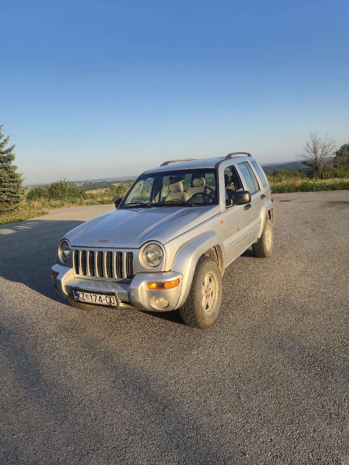Jeep Cherokee 3,7 automatik, pogled izvana - slika 2