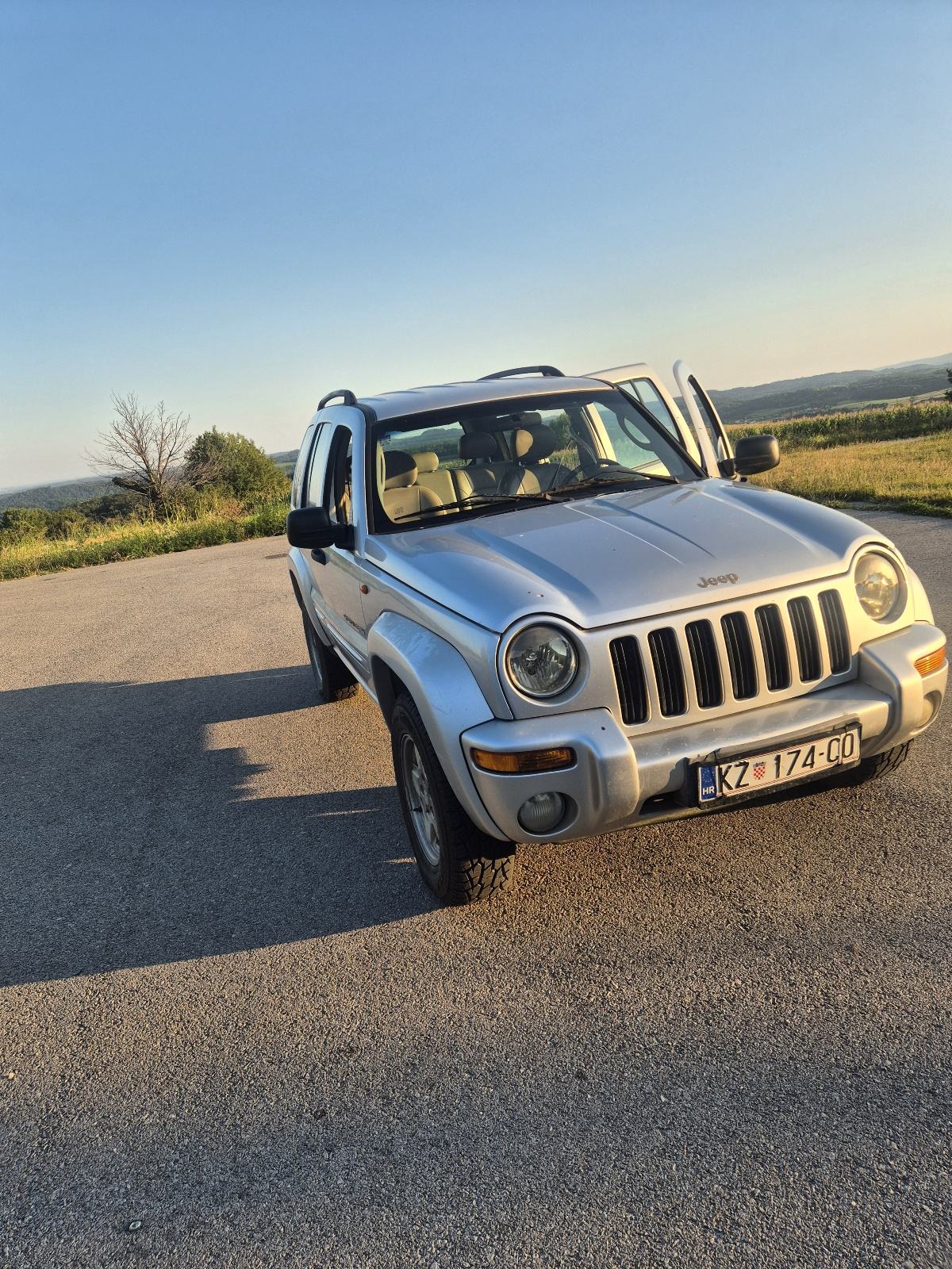 Jeep Cherokee 3,7 automatik, pogled izvana - slika 3