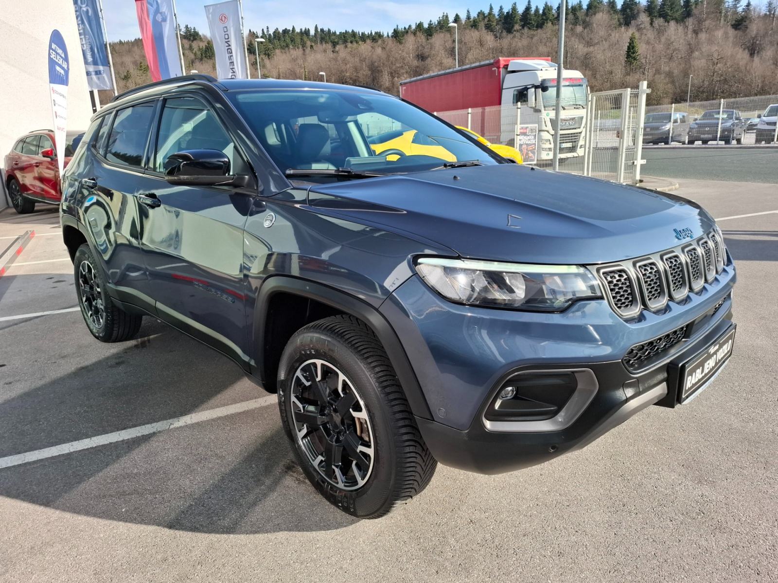Jeep Compass 1.3 GSE PHEV 4xe 240 Trailhawk - ODLIČNO OHRANJEN, fotografija 3