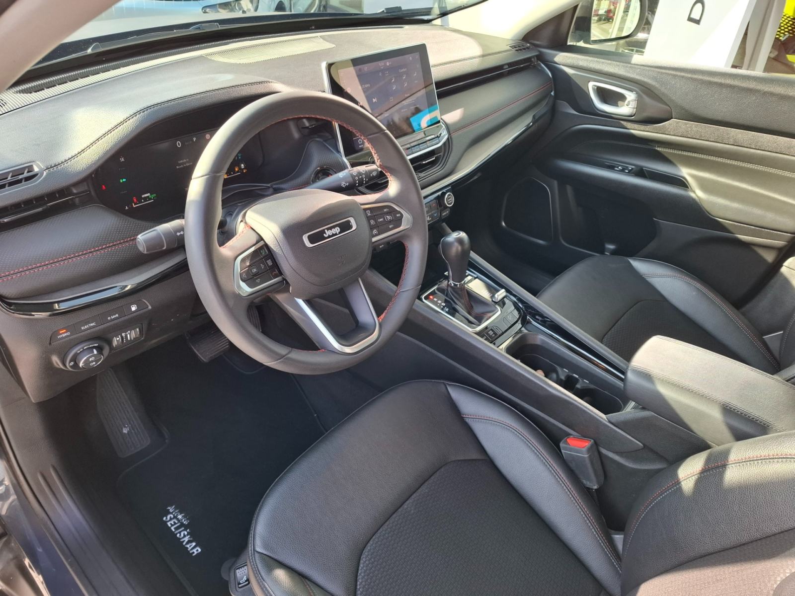 Jeep Compass 1.3 GSE PHEV 4xe 240 Trailhawk - ODLIČNO OHRANJEN, fotografija 8