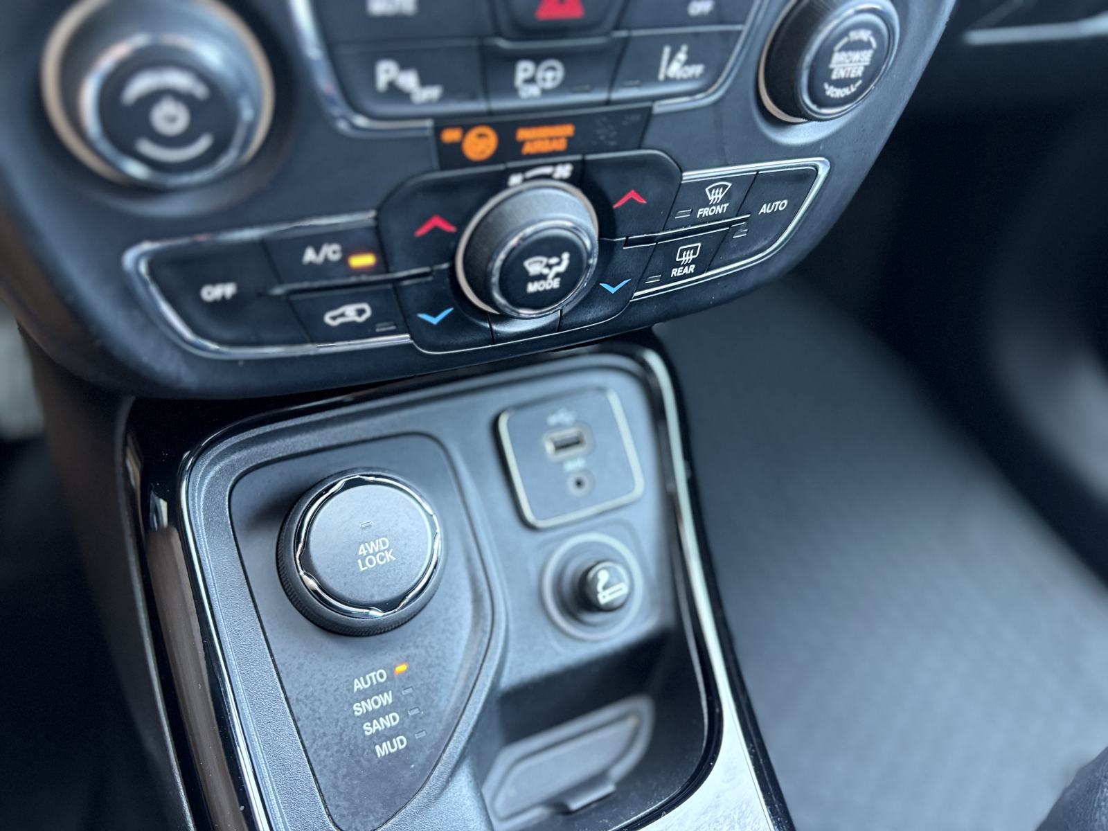 Jeep Compass 2,0 dizel 140KS 4x4, LIMITED (SERVISNA+JAMSTVO), fotografija 13