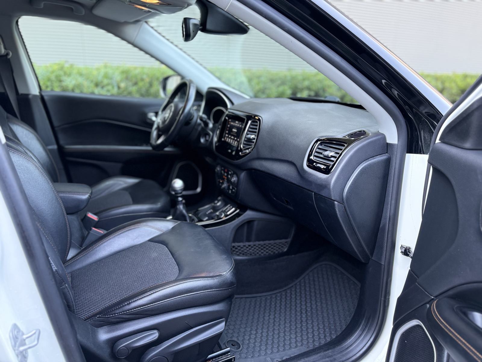 Jeep Compass 2,0 dizel 140KS 4x4, LIMITED (SERVISNA+JAMSTVO), fotografija 17