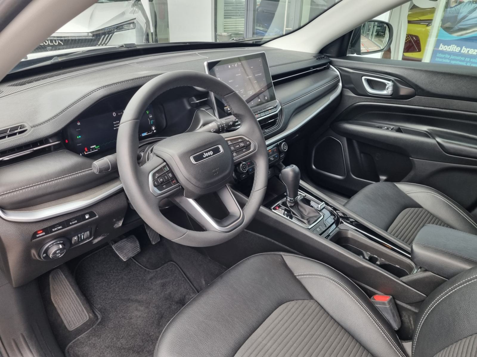 Jeep Compass 4xe eAWD 1.3 PHEV Limited Avtomatik - ODLIČEN, fotografija 8