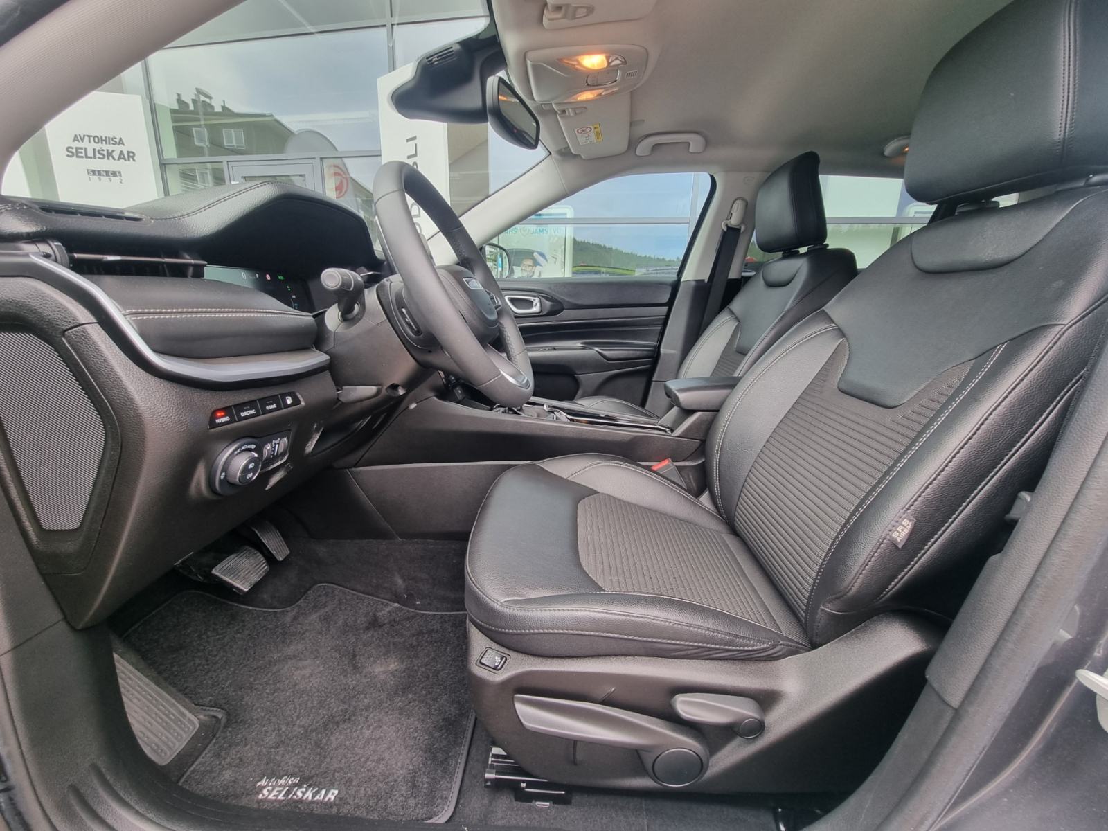 Jeep Compass 4xe eAWD 1.3 PHEV Limited Avtomatik - ODLIČEN, fotografija 11