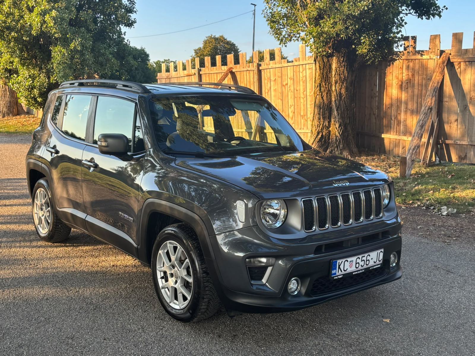 Jeep Renegade 1.3 DDTC Automatik, 21000tkm, pogled izvana - slika 2