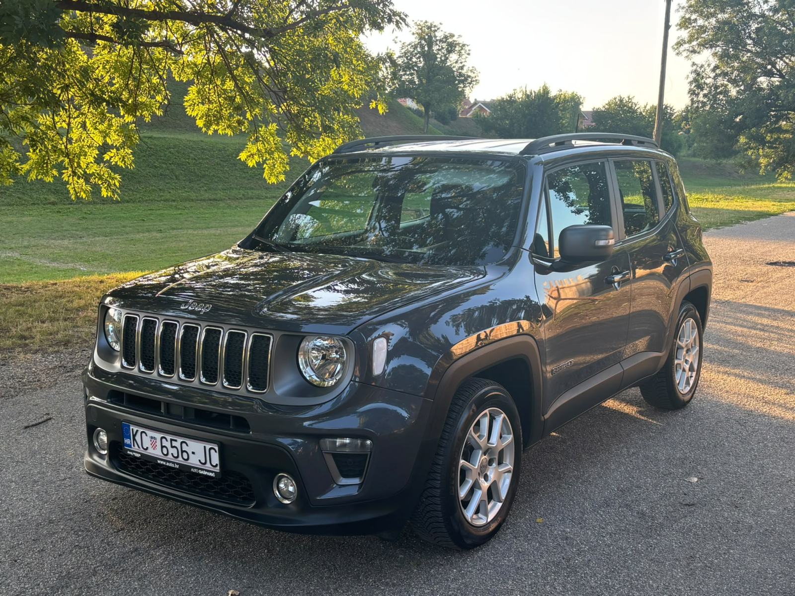 Jeep Renegade 1.3 DDTC Automatik, 21000tkm, pogled izvana - slika 1