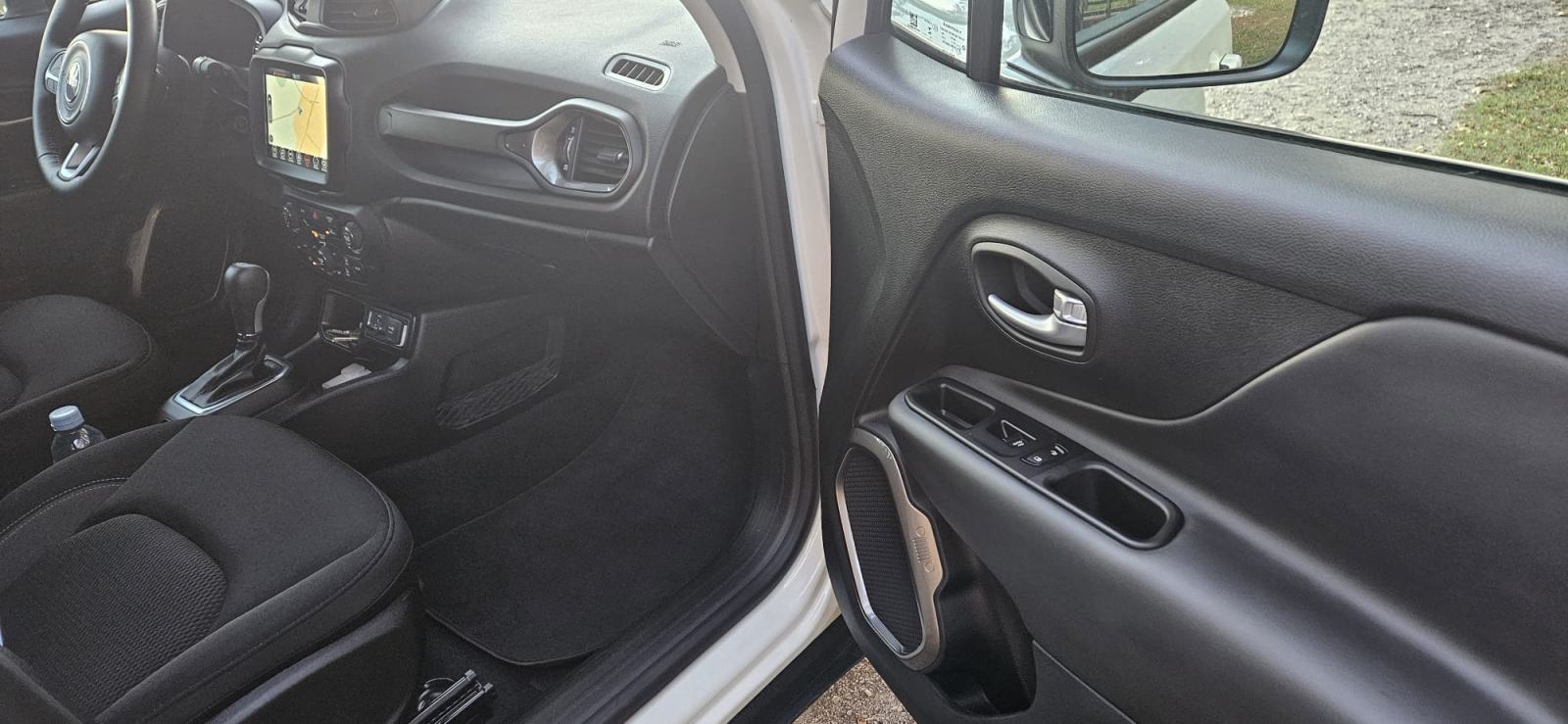 Jeep Renegade 1.5 MHEV Limited Automatik, 2023., 29.100 km, fotografija 11
