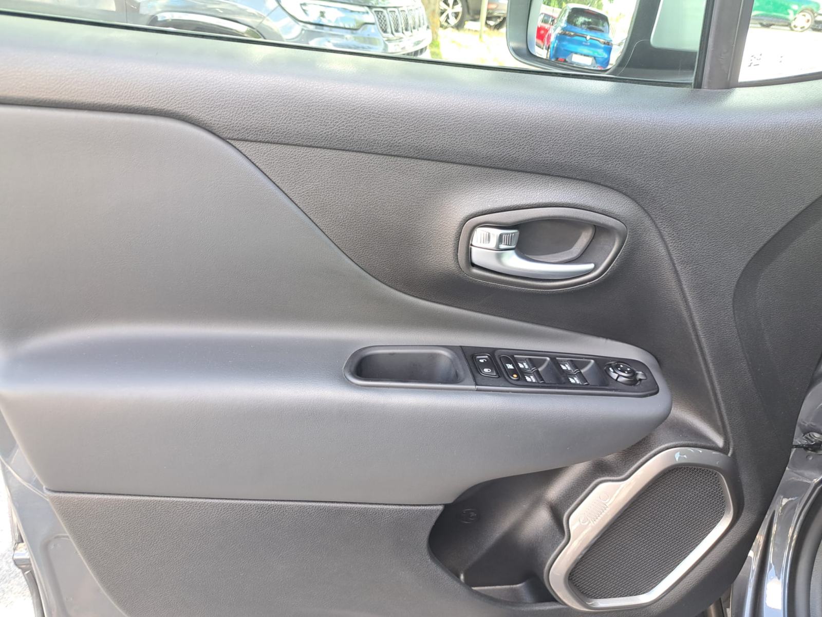 Jeep Renegade 1.6 Multijet (130 KS) Limited **JAMSTVO DO 06/2028**, fotografija 10