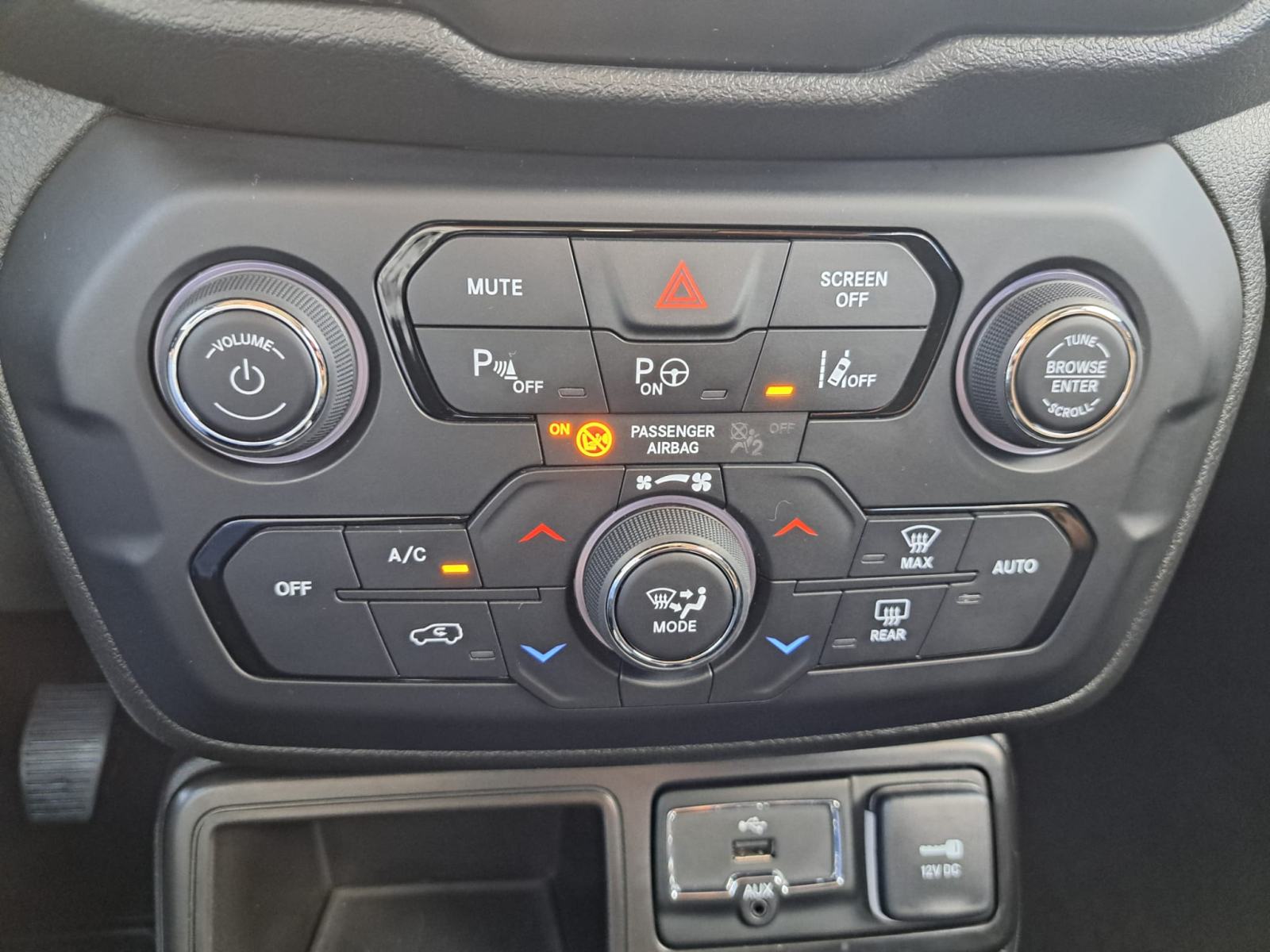 Jeep Renegade 1.6 Multijet (130 KS) Limited **JAMSTVO DO 06/2028**, fotografija 15
