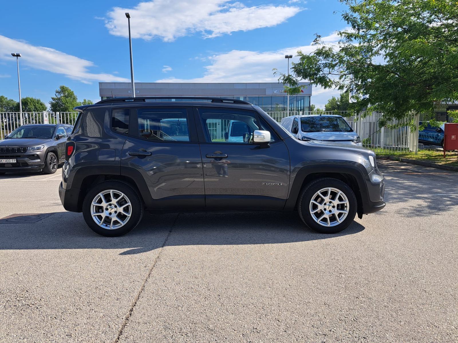 Jeep Renegade 1.6 Multijet (130 KS) Limited **JAMSTVO DO 06/2028**, fotografija 6