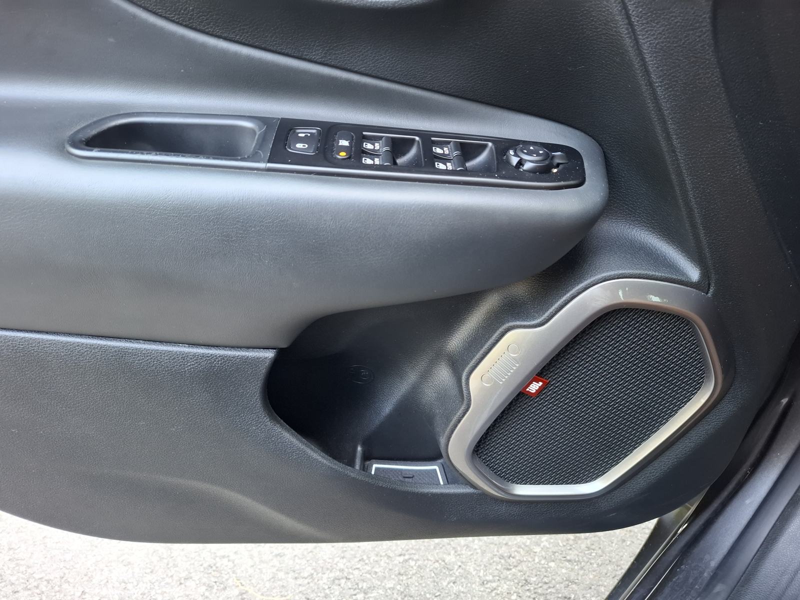 Jeep Renegade Limited Full led S&S Redizajn Odličan !!!, fotografija 7