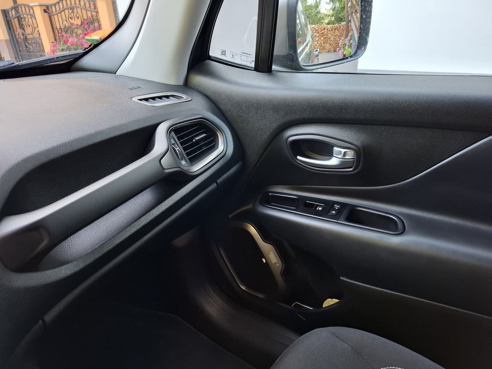 Jeep Renegade Limited Full led S&S Redizajn Odličan !!!, fotografija 9