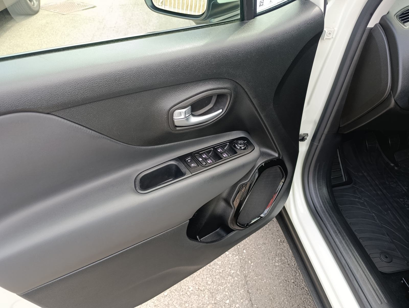 Jeep Renegade 1.6 MultiJet Night Eagle, 131ks, jamstvo 1.g., fotografija 17