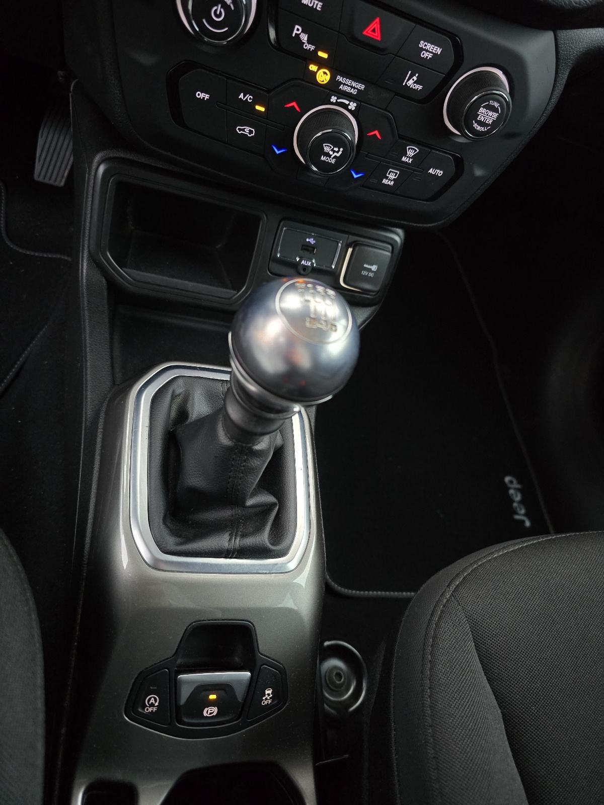 JEEP RENEGADE LIMITED 1.0i * 65 000 KM * ODLIČNO STANJE * 2021.GOD. *, fotografija 17
