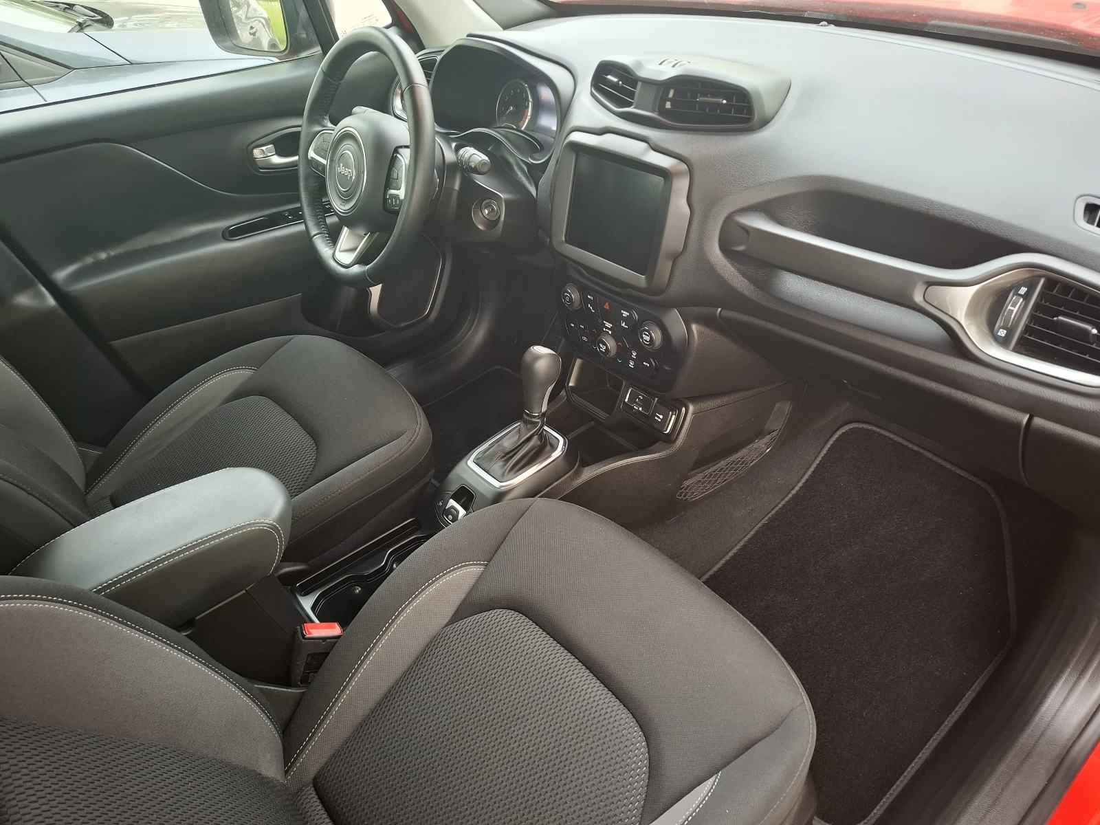 Jeep Renegade Limited 1.5 DCT hybrid automatik, fotografija 15