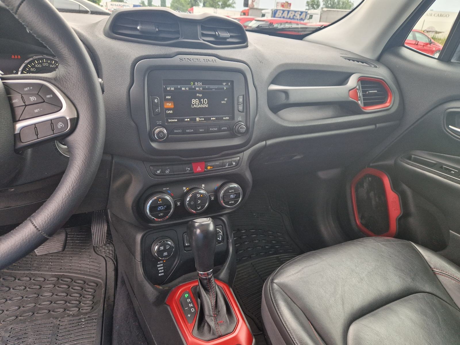 JEEP TRAILHAWK RENEGADE 2.0 MTJ 4WD. 125 KW - VELIKI SERVIS, fotografija 13