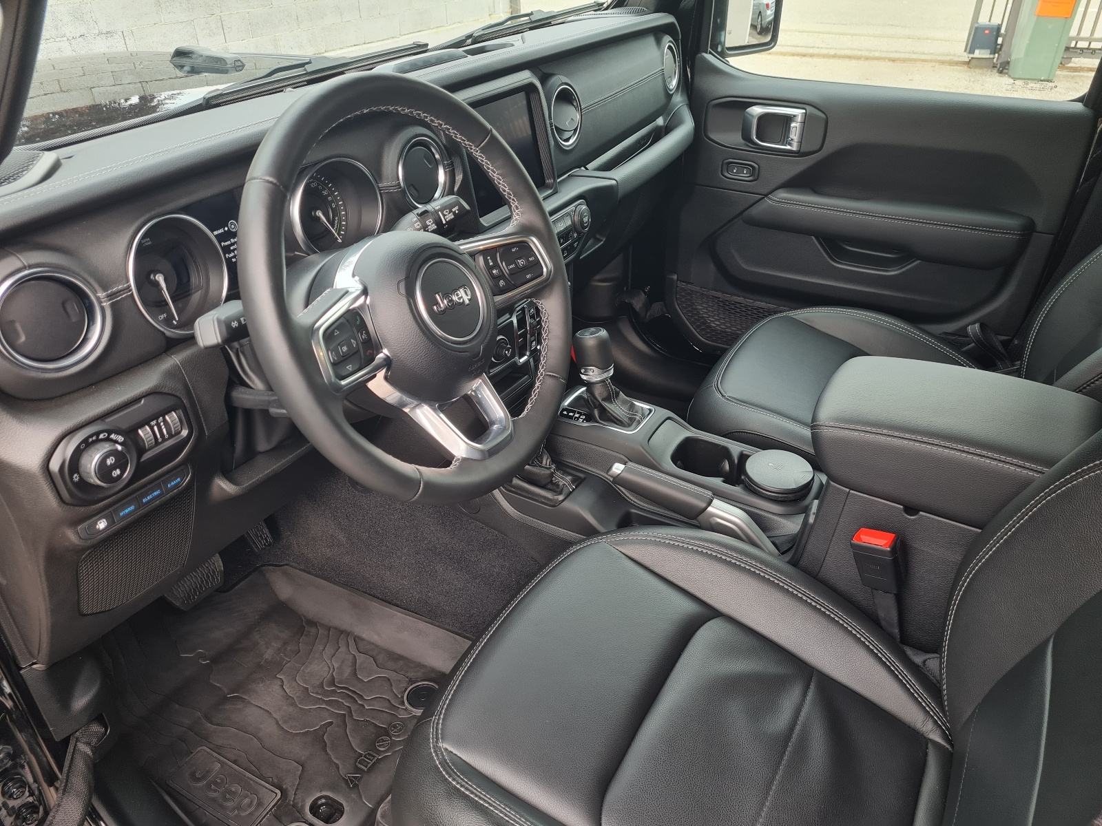 Jeep Wrangler 2.0 PHEV Unlimited Sahara 4xe AWD --2025.g.--50km--, fotografija 14