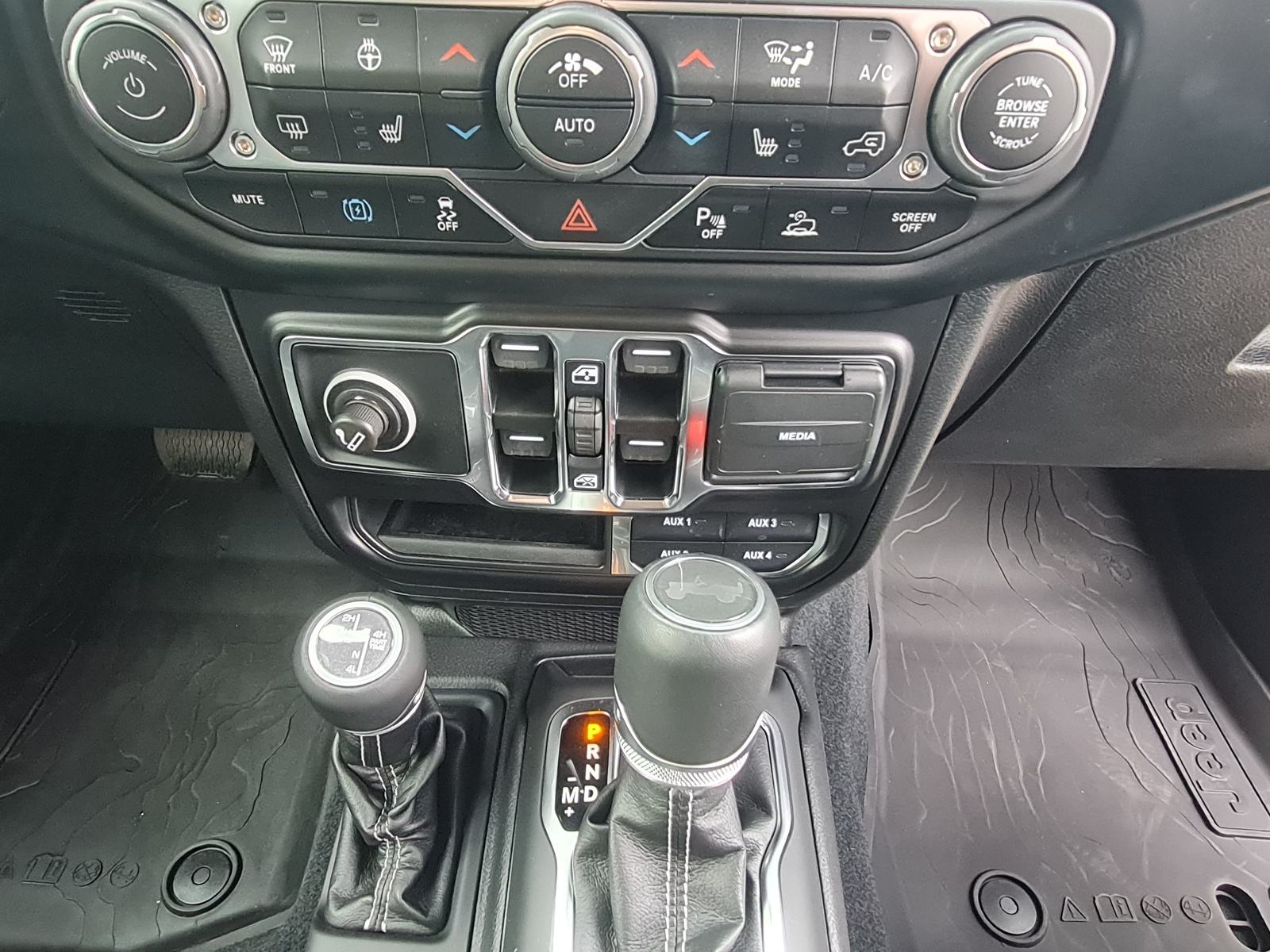 Jeep Wrangler 2.0 PHEV Unlimited Sahara 4xe AWD --2025.g.--50km--, fotografija 19