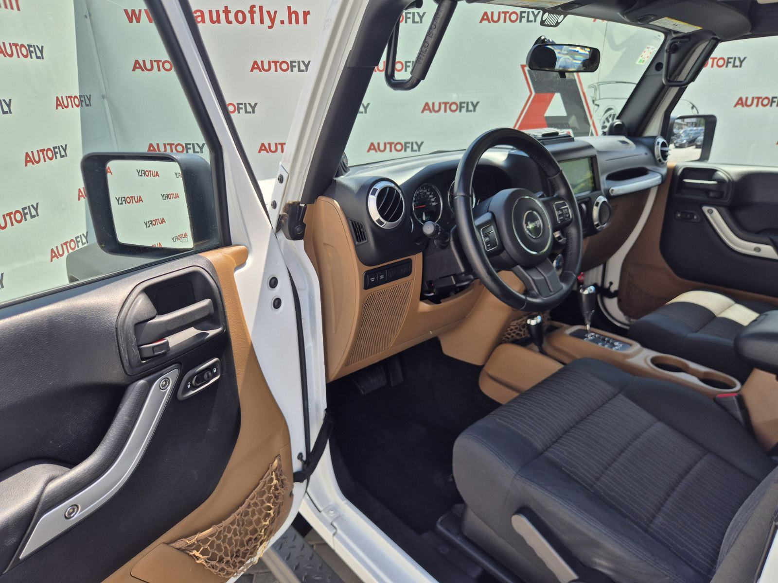 Jeep Wrangler 2.8 CRD JK Rubicon Cabrio aut., HR Auto, Hardtop, Vitlo, fotografija 11