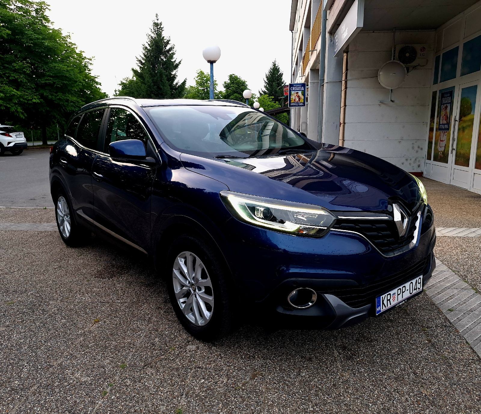 KADJAR 1.5 dCi/110 ks⭐FULL OPREMA⭐1.VL/152km⭐VELIKI SERVIS⭐JAMSTVO⭐️, fotografija 8