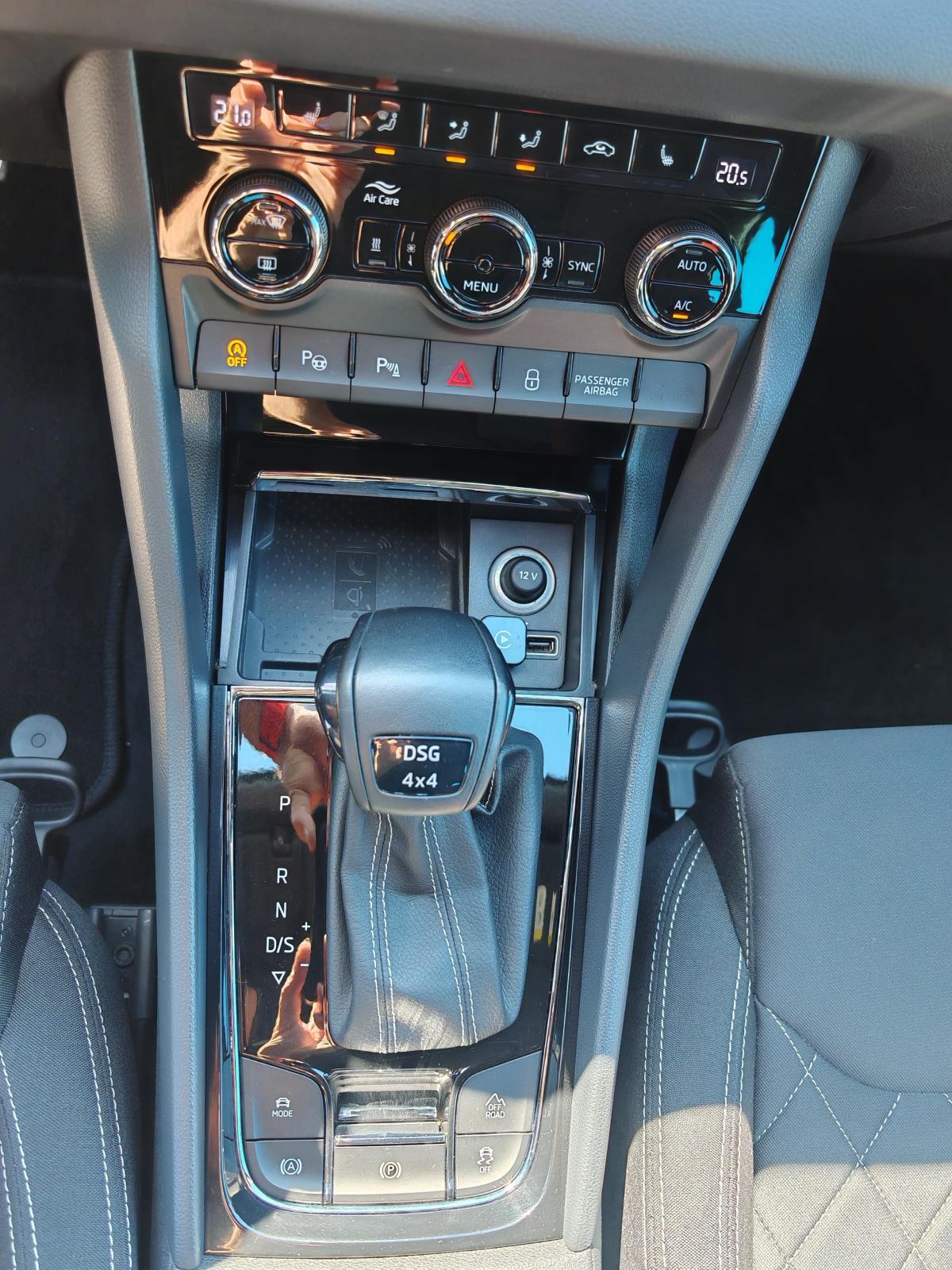 ČITAJ Karoq Sportline 2.0 TDI 4x4 DSG TOP Webasto Canton panoram VIDEO, fotografija 8