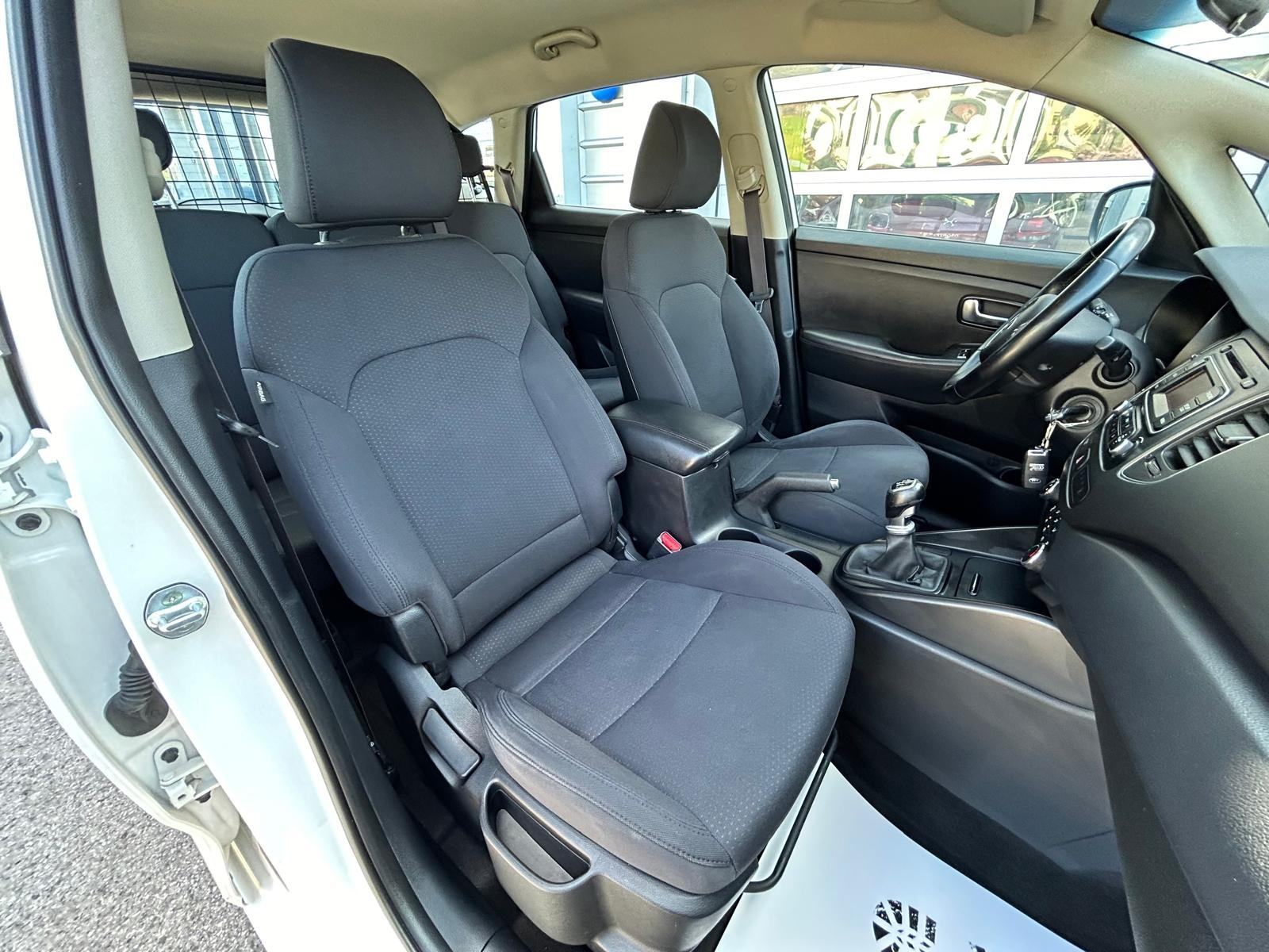Kia Carens 1,7 CRDi LX - SERVIS - GARANCIJA - REG 1 GOD!!, fotografija 18
