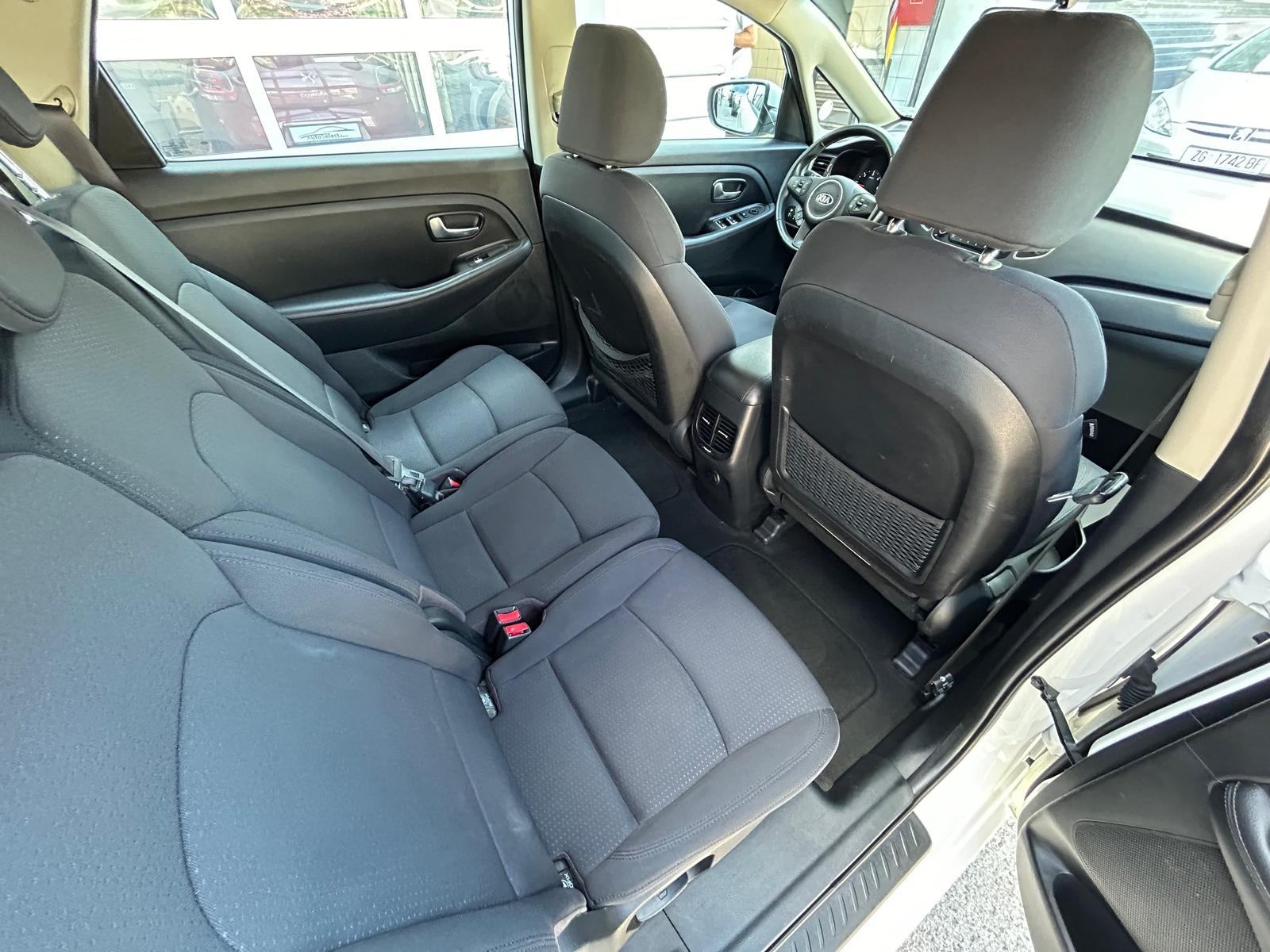 Kia Carens 1,7 CRDi LX - SERVIS - GARANCIJA - REG 1 GOD!!, fotografija 19