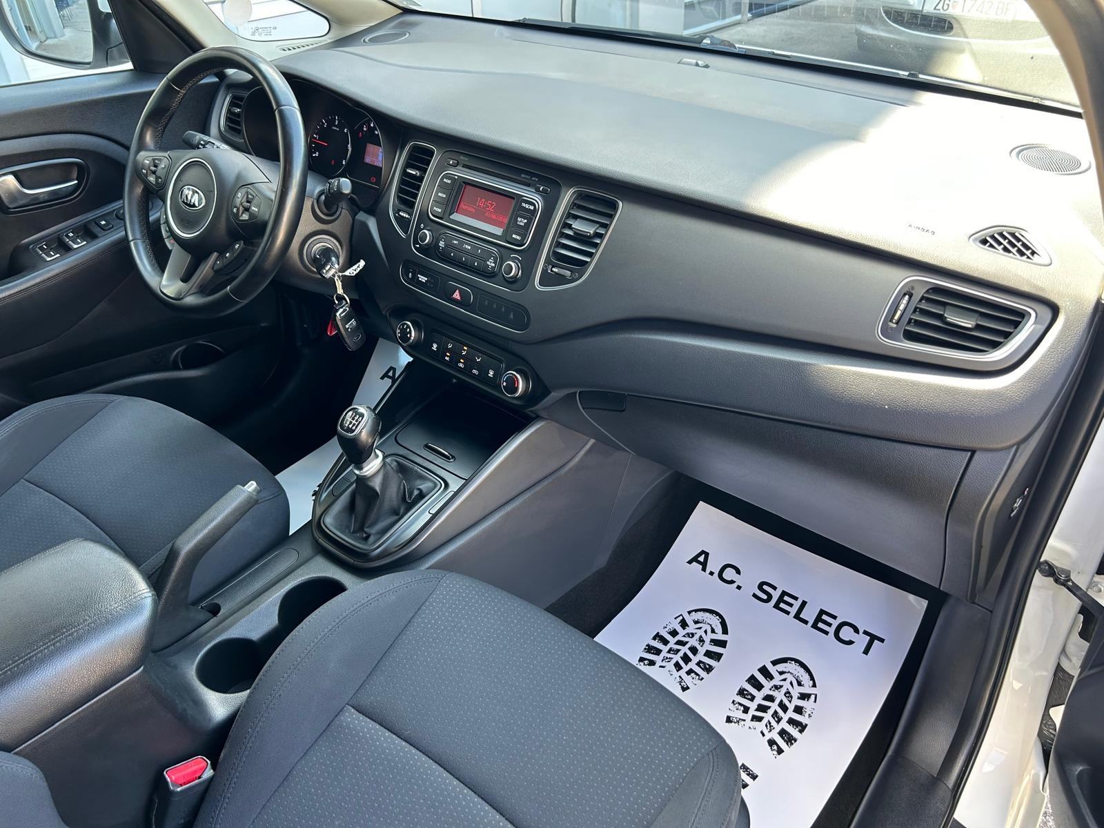 Kia Carens 1,7 CRDi LX - SERVIS - GARANCIJA - REG 1 GOD!!, fotografija 16
