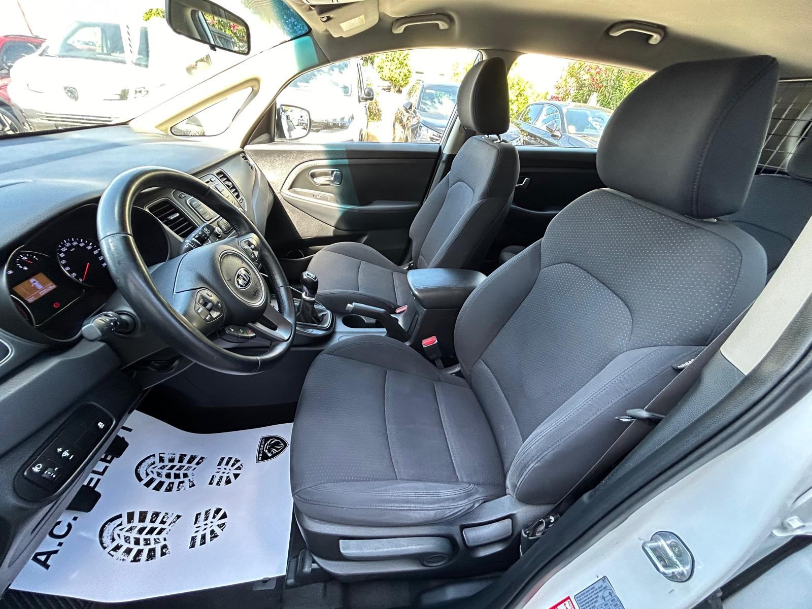 Kia Carens 1,7 CRDi LX - SERVIS - GARANCIJA - REG 1 GOD!!, fotografija 17
