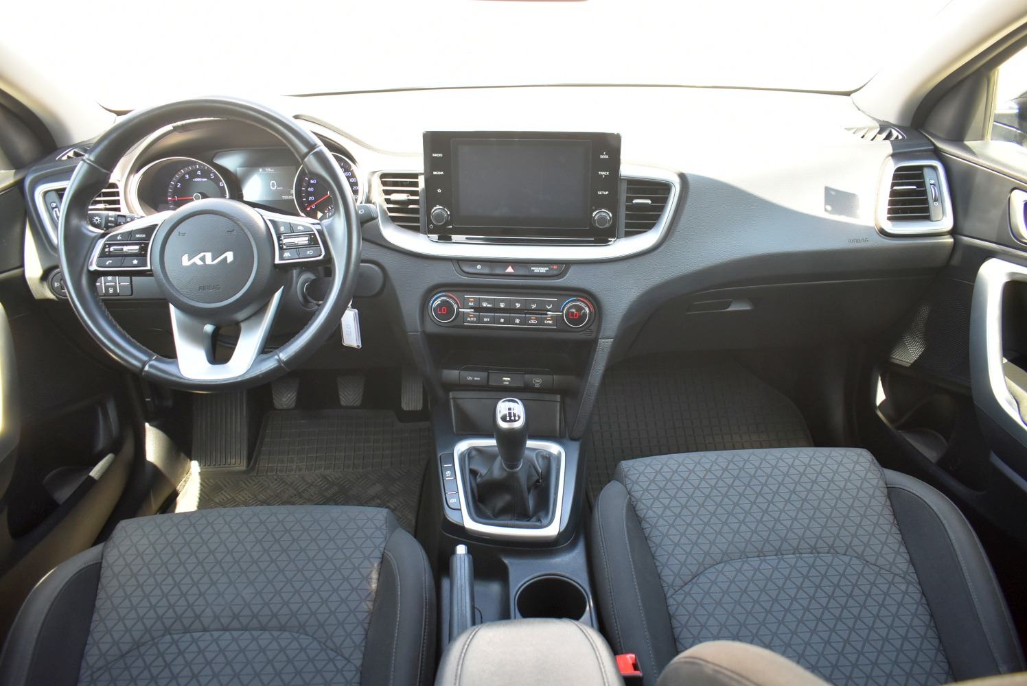 Kia Ceed 1.0 T-GDi LX Champion *HR* TVORNIČKO JAMSTVO, PARKING KAMERA, fotografija 7