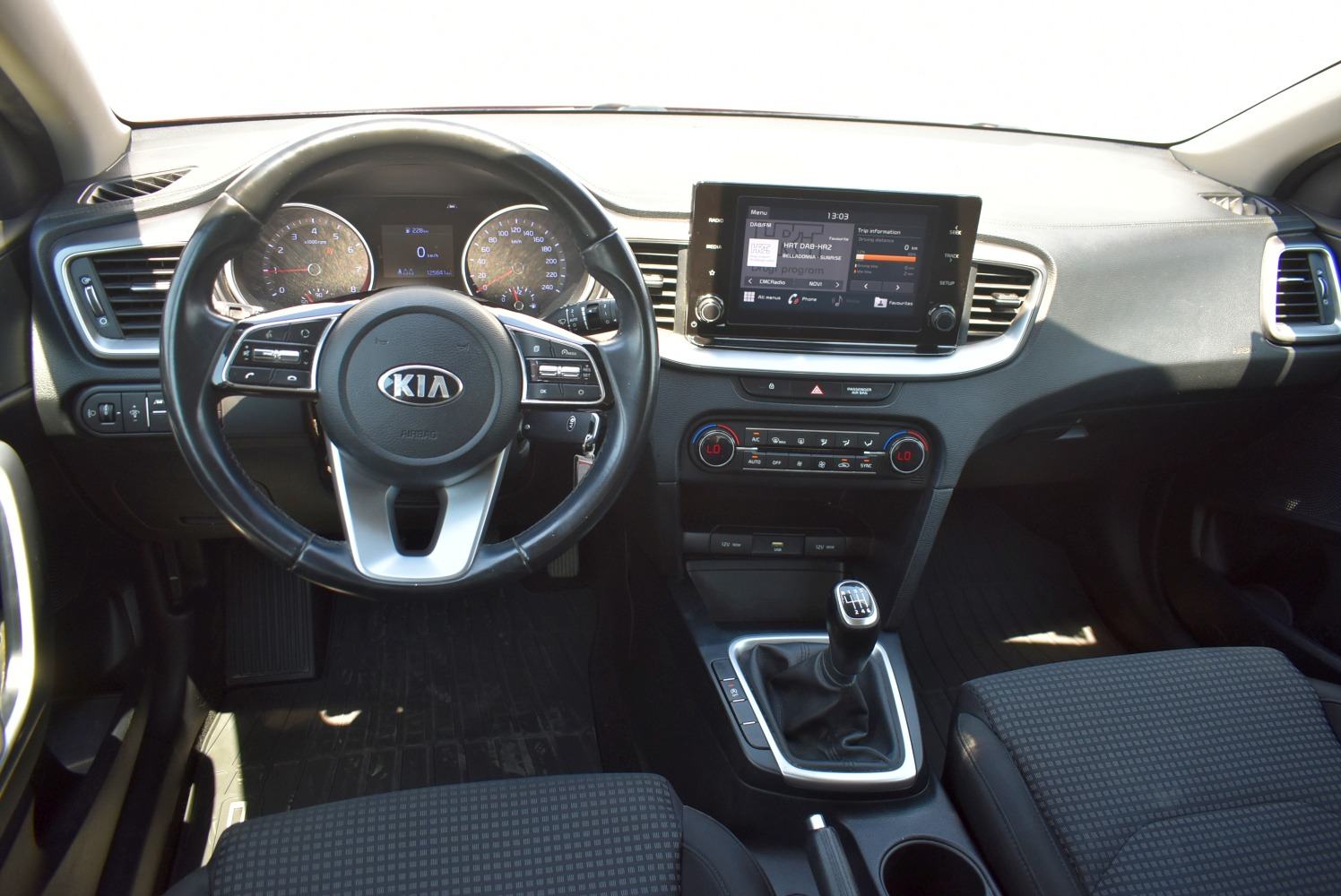 Kia Ceed 1.0 T-GDI LX Champion *HR*TVORNIČKO JAMSTVO,REG. DO 02/2027, fotografija 8